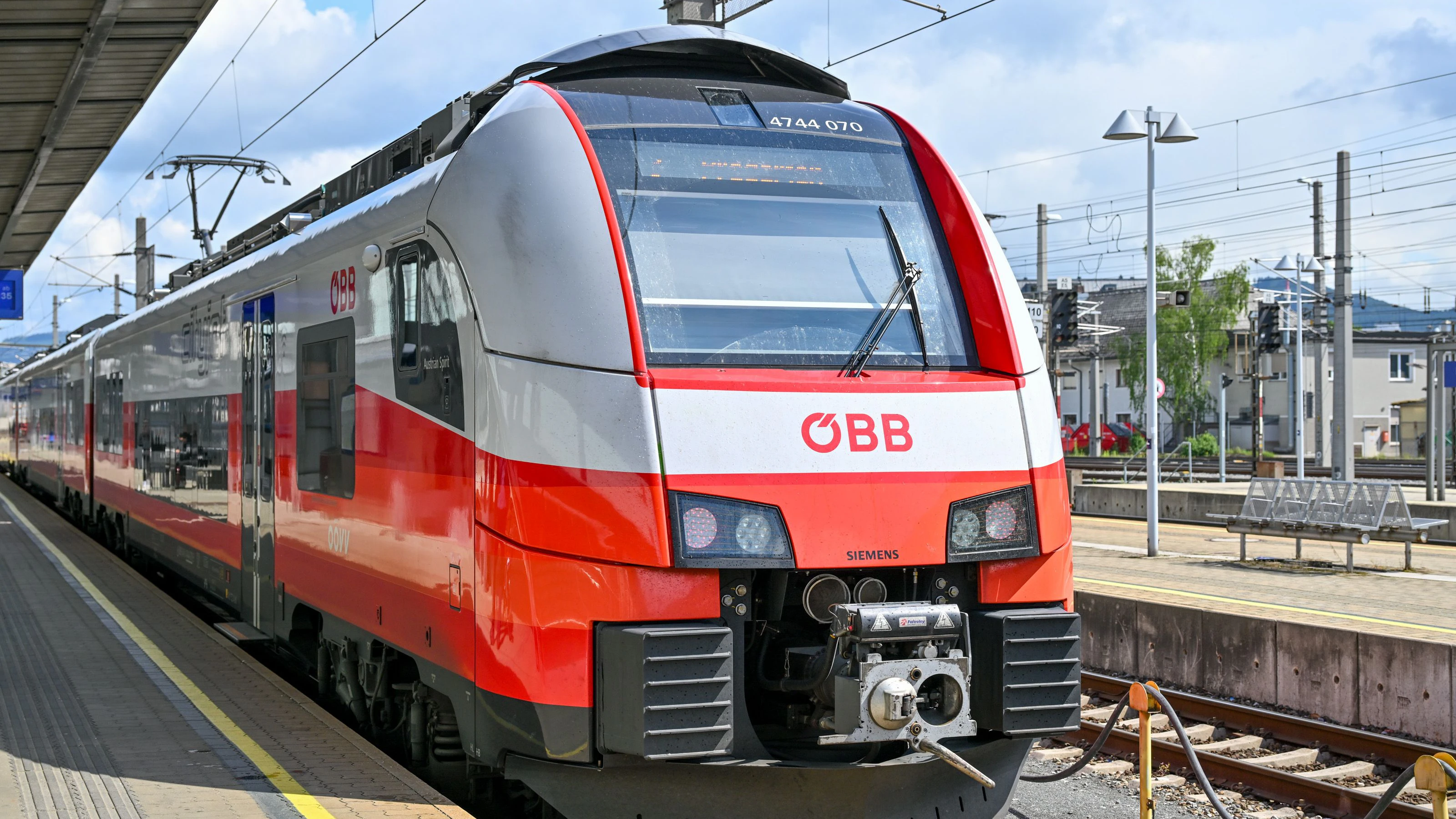 Zwischen Linz und St. Valentin kommt es zu einer Störung. (Symbolbild)