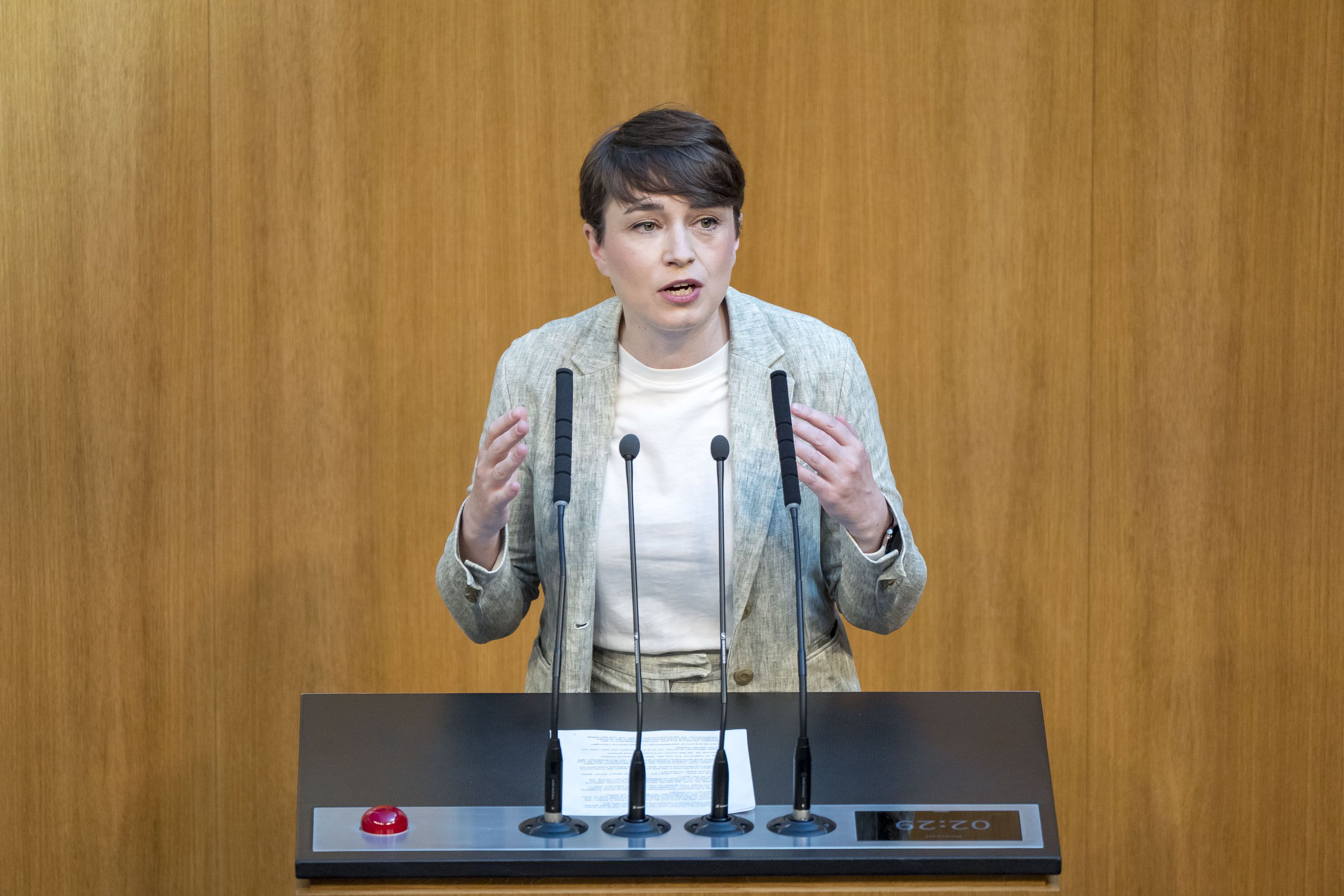 Grünen-Klubobfrau Sigi Maurer übt scharfe Kritik an Walter Ruck.
