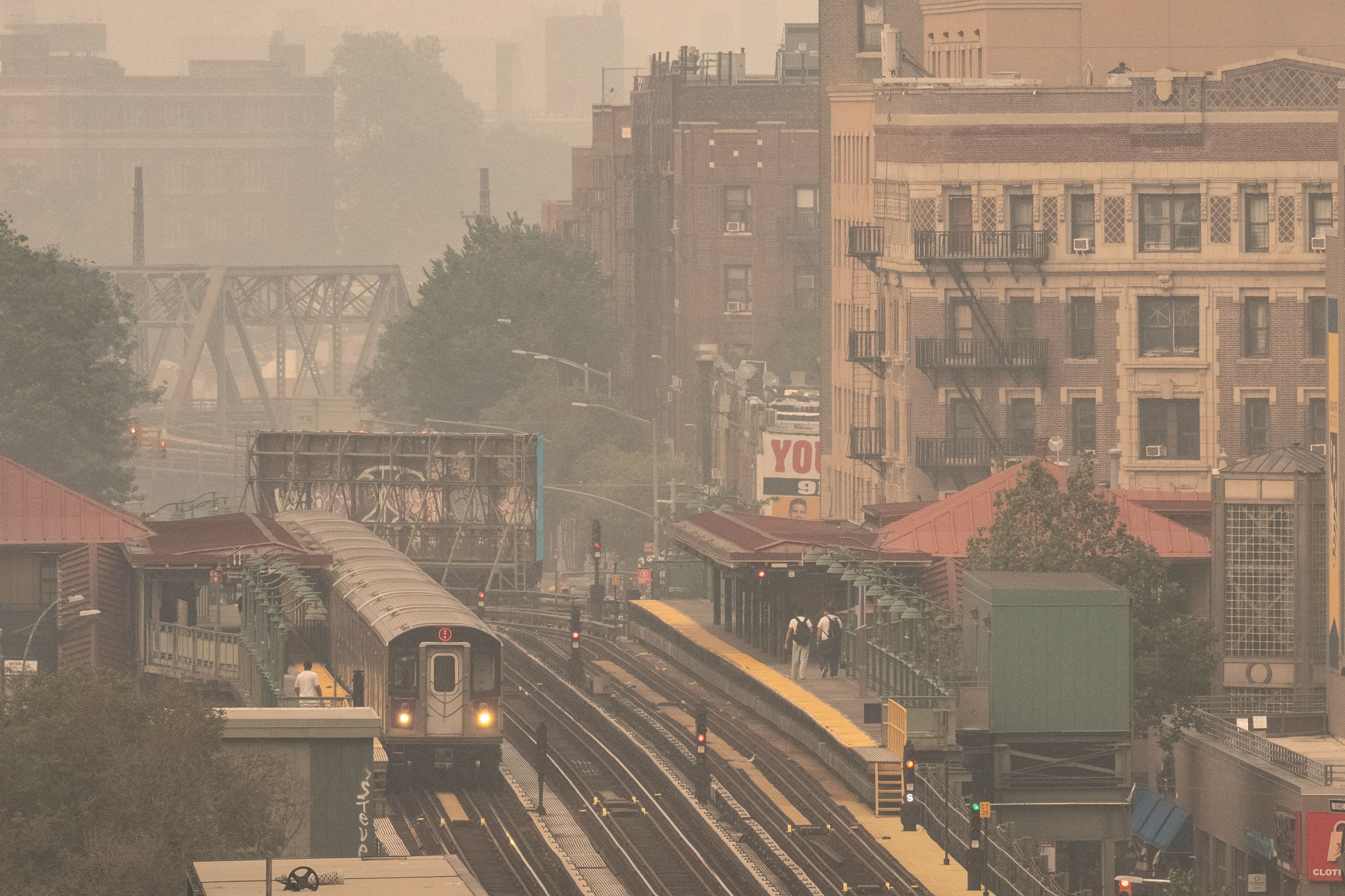 Die Behörden im Großraum New York forderten die Menschen auf, wegen der Feinstaubbelastung so wenig wie möglich draußen zu sein.