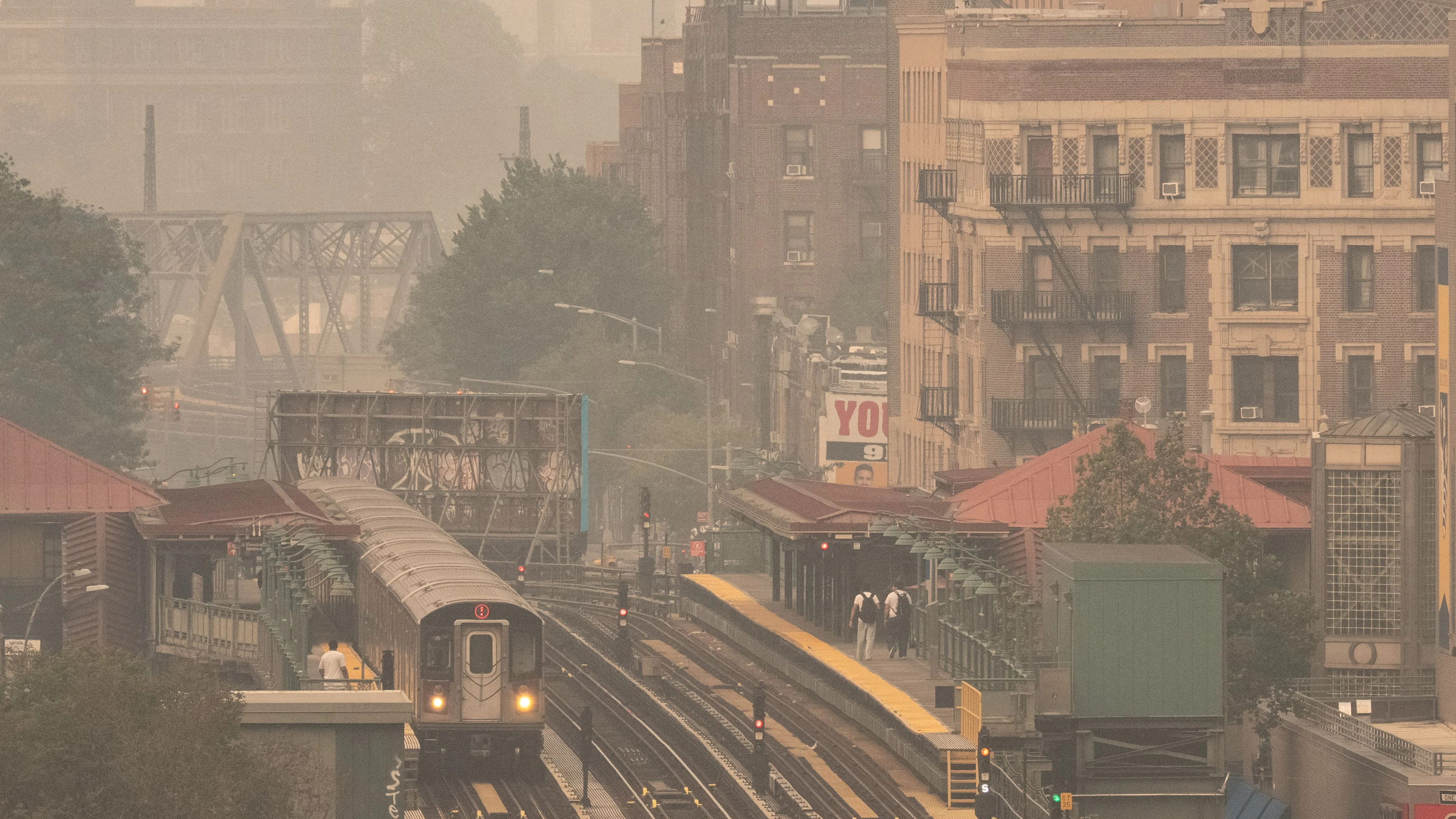 Die Behörden im Großraum New York forderten die Menschen auf, wegen der Feinstaubbelastung so wenig wie möglich draußen zu sein.