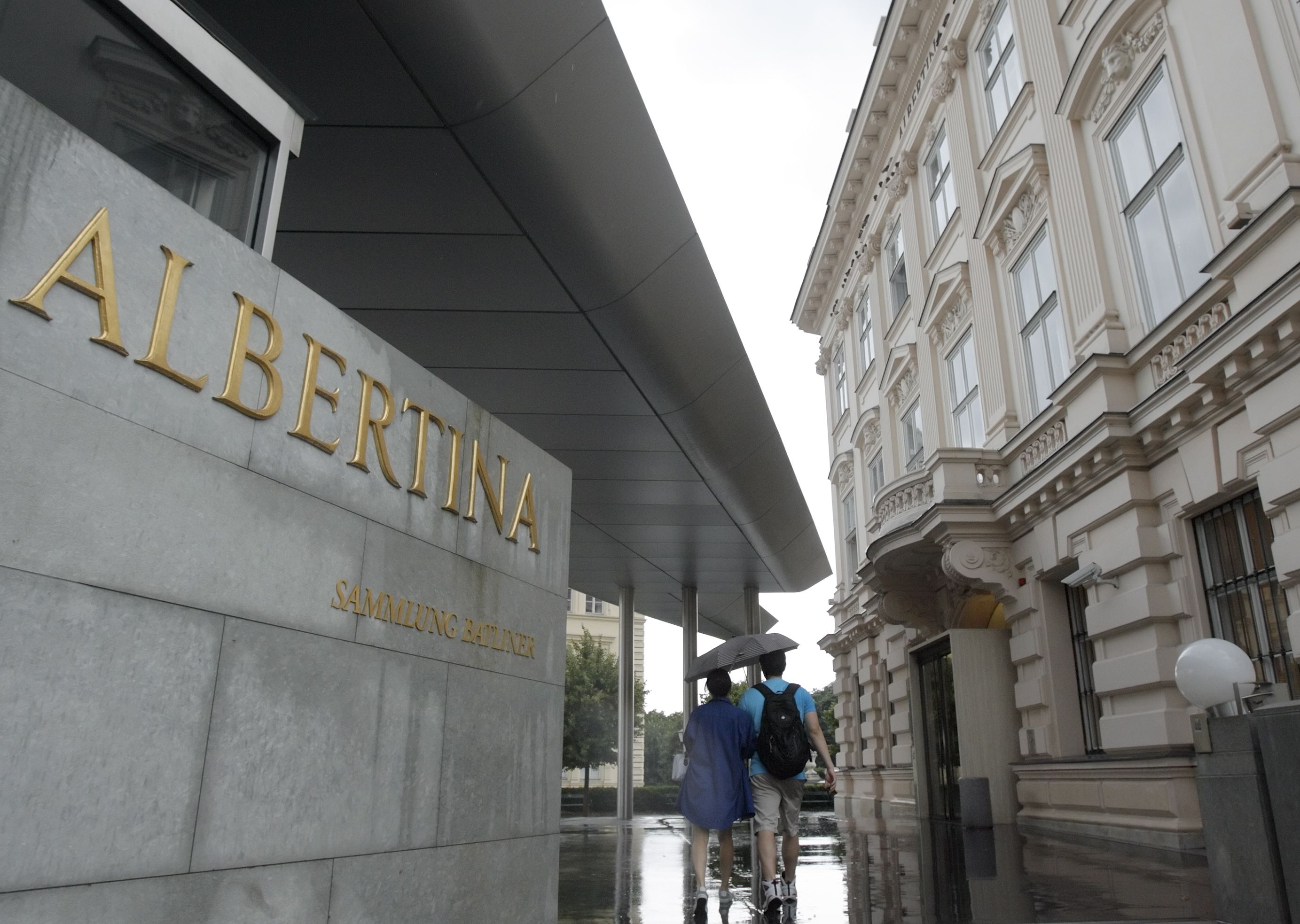 Heftiger Starkregen sorgte am Freitag für einen Zwischenfall in der Albertina. Mitarbeiter reagierten sofort und sicherten die Kunstwerke.