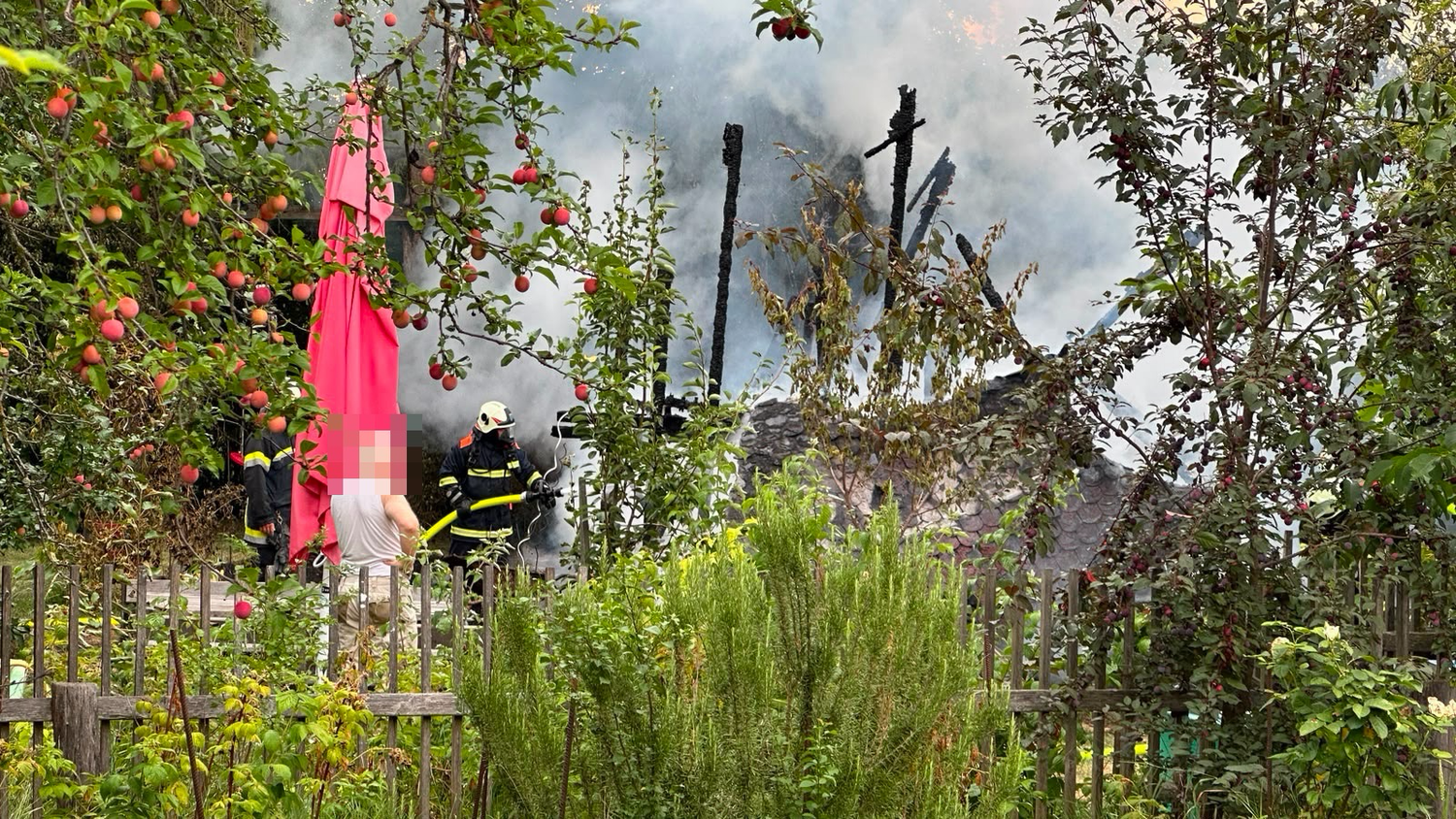 Eine Gartenhütte stand am Donnerstag in Nußdorf ob der Traisen in Vollbrand.