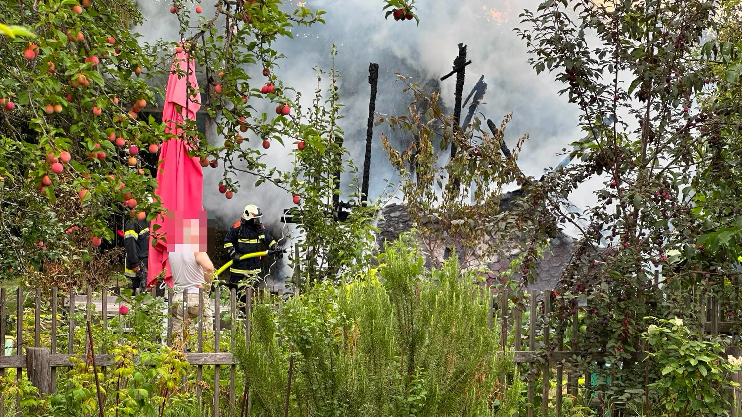 Eine Gartenhütte stand am Donnerstag in Nußdorf ob der Traisen in Vollbrand.