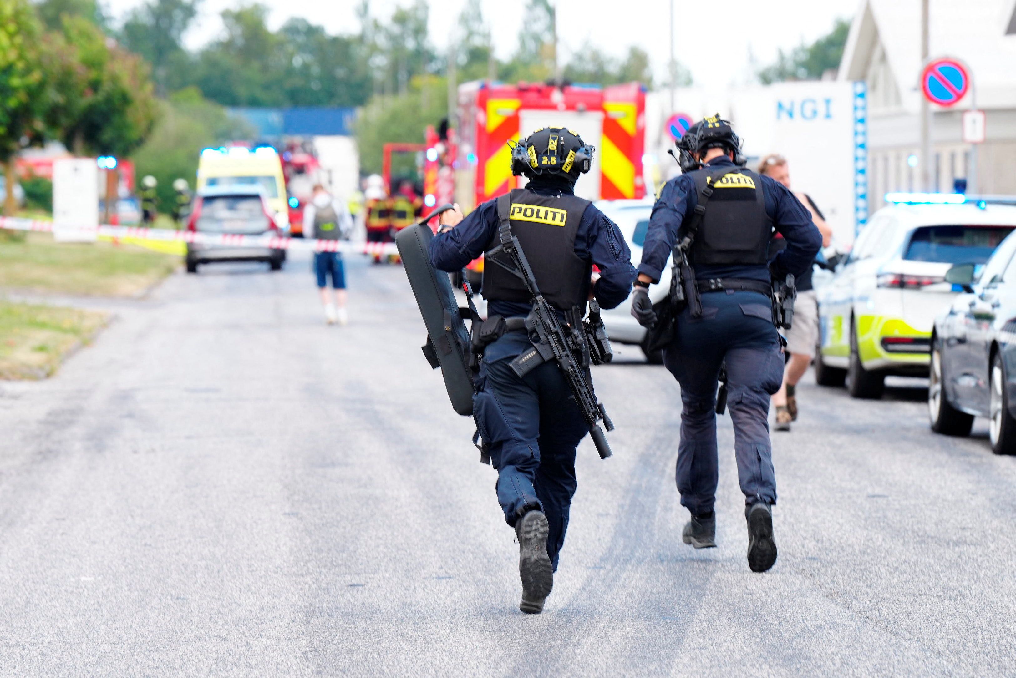 Als die Polizisten dort eintrafen, wurde plötzlich auf sie geschossen.
