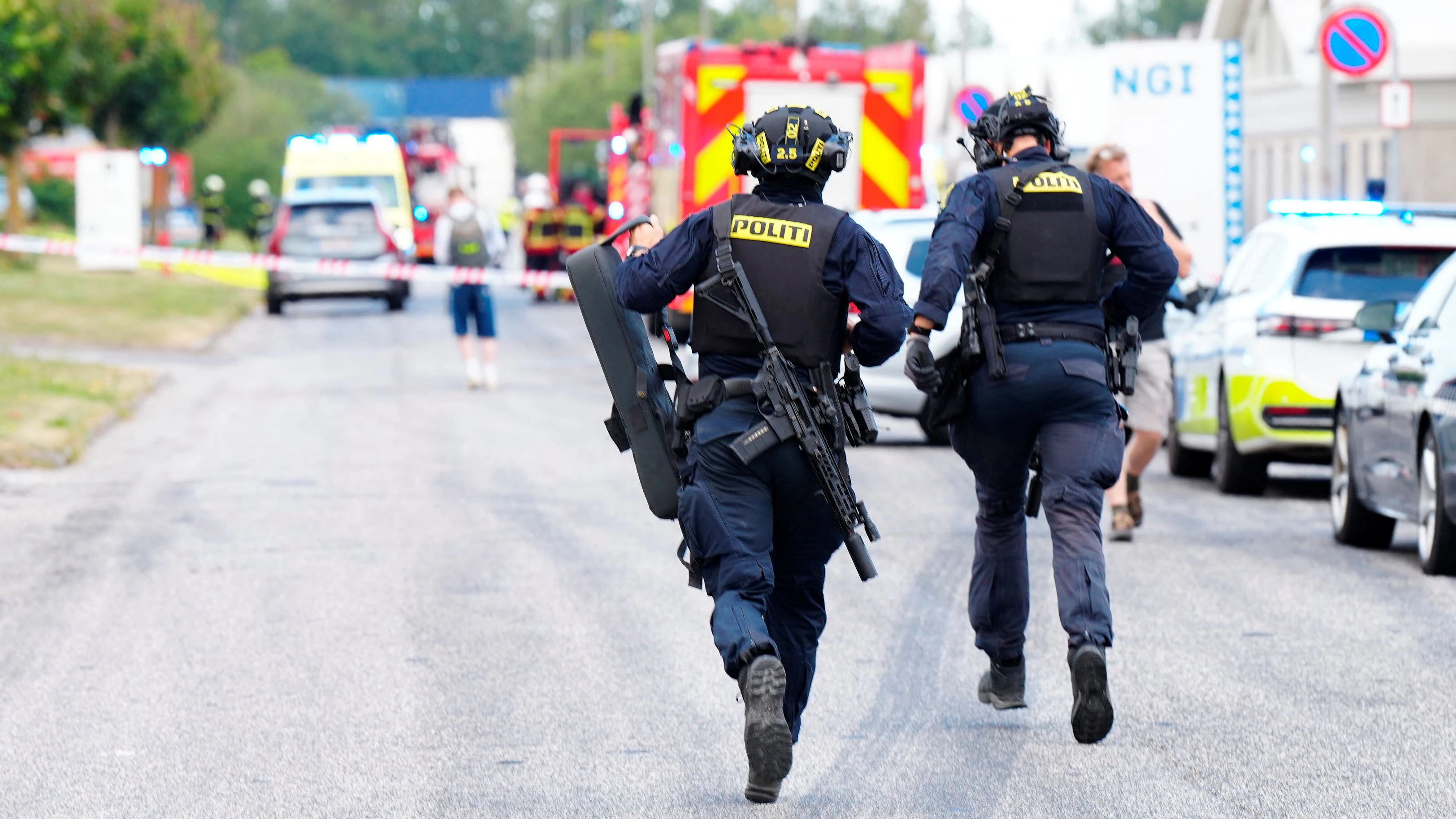Als die Polizisten dort eintrafen, wurde plötzlich auf sie geschossen.