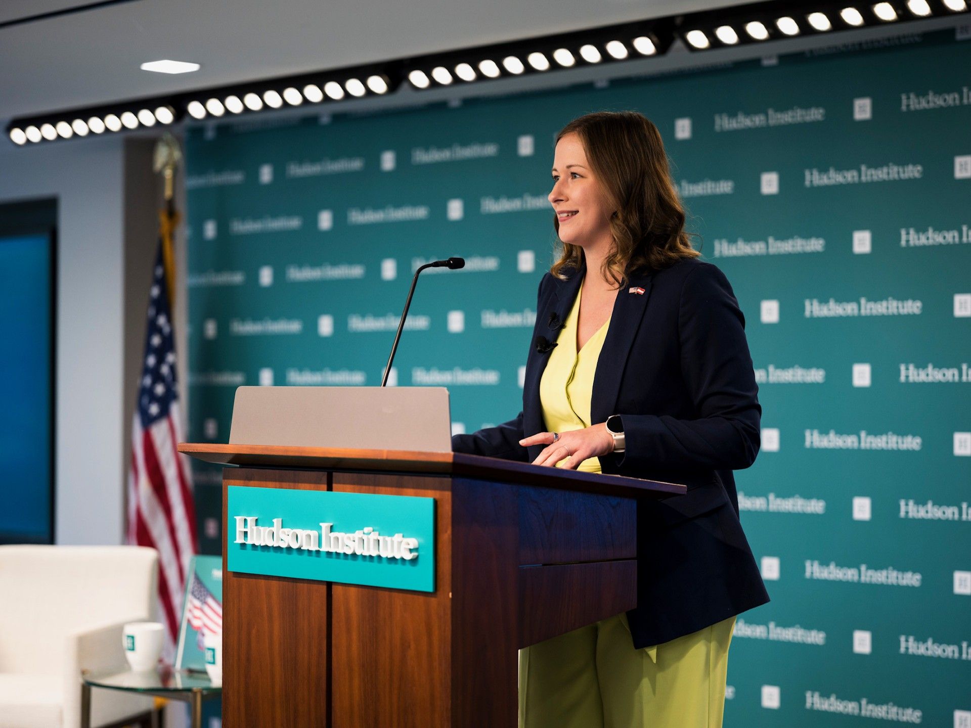 Europaministerin Claudia Bauer (ÖVP) hat bei einer Grundsatzrede in Washington eine engere Zusammenarbeit zwischen Europa und den USA gefordert.