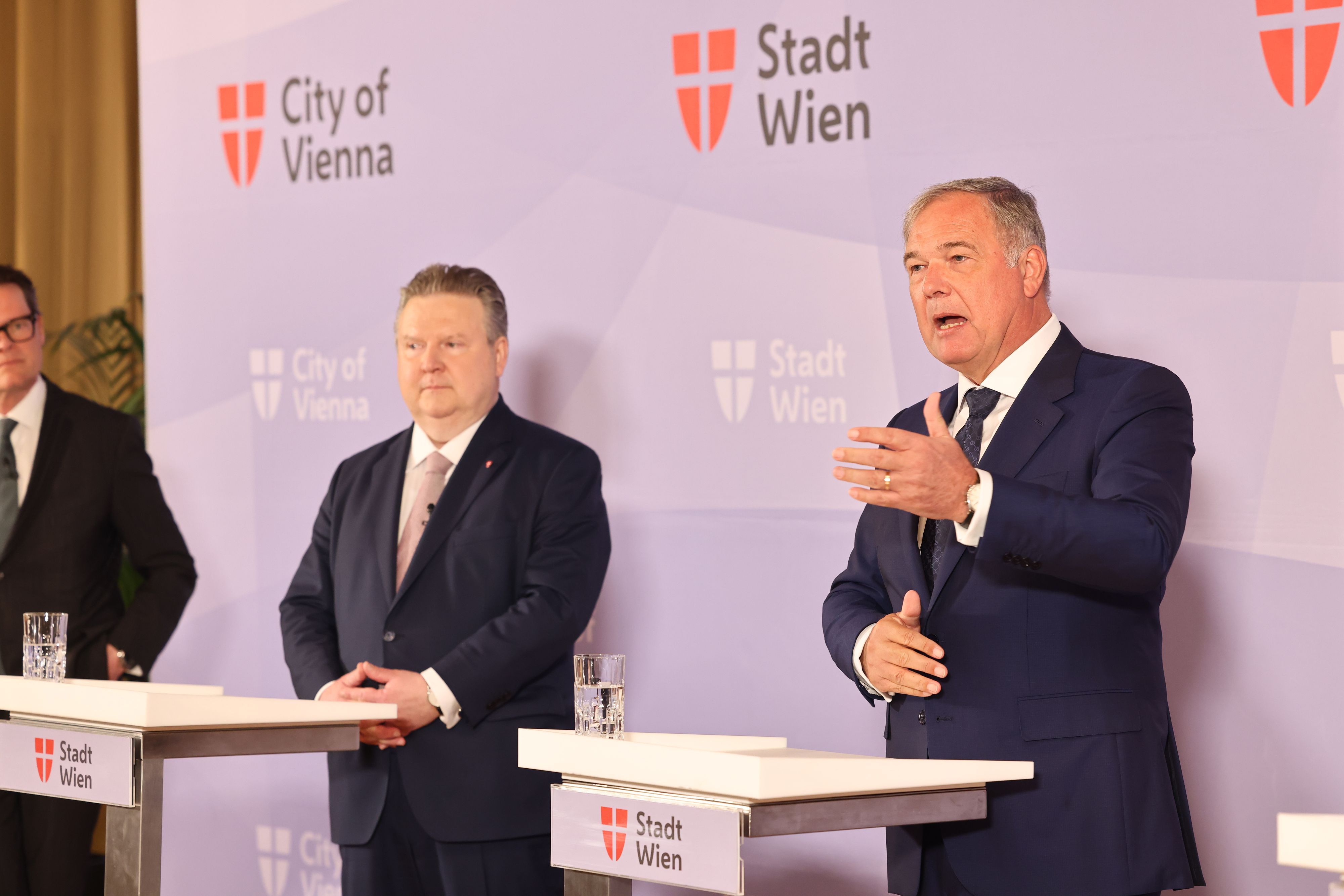 Walter Ruck gilt als enger Verbündeter von Bürgermeister Michael Ludwig. Nun steht der WK-Boss unter massivem Druck.