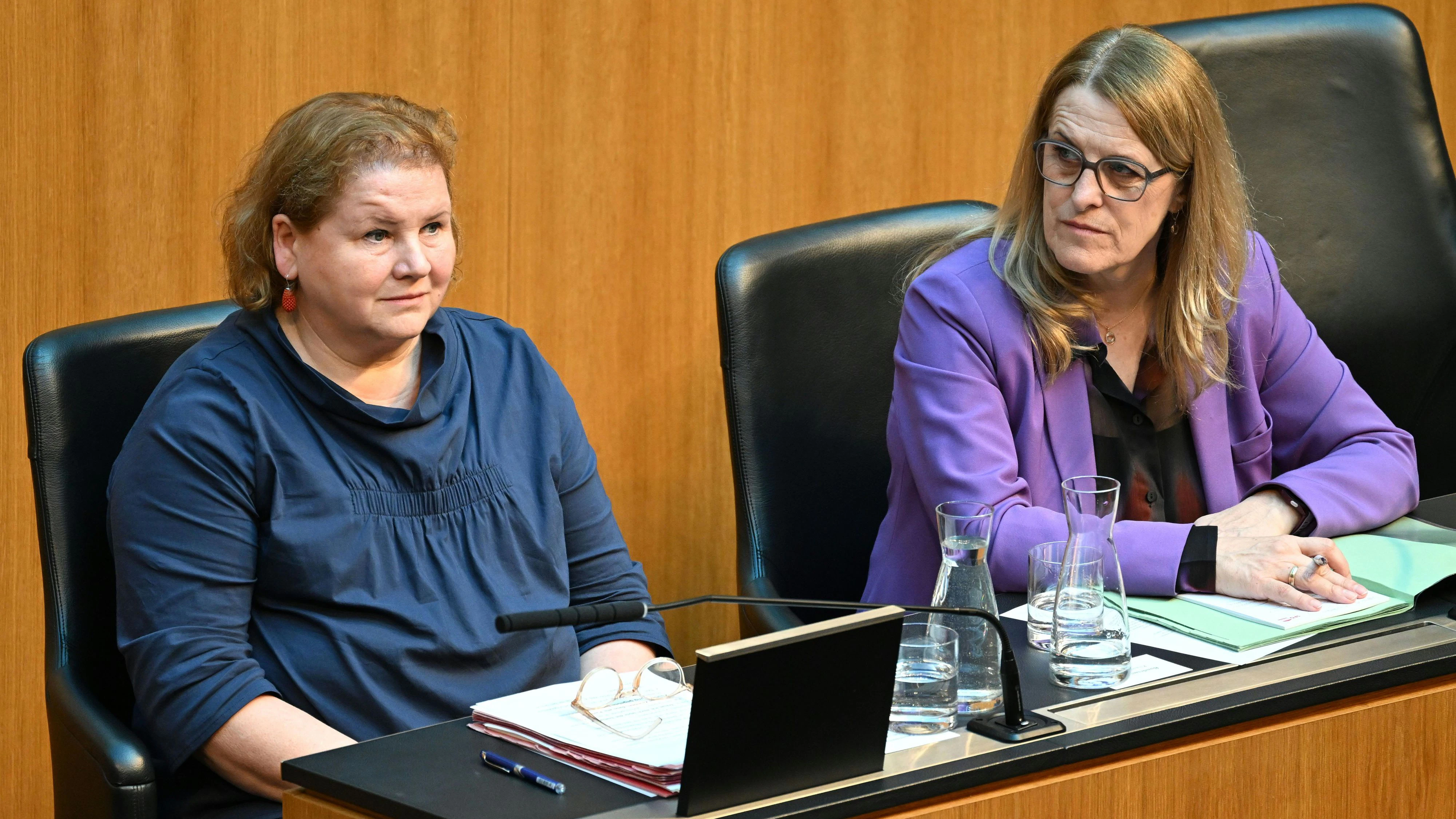 Gesundheitsministerin Schumann hinkt im Vertrauensranking ihrer eigenen Staatssekretärin Königsberger-Ludwig hinterher.