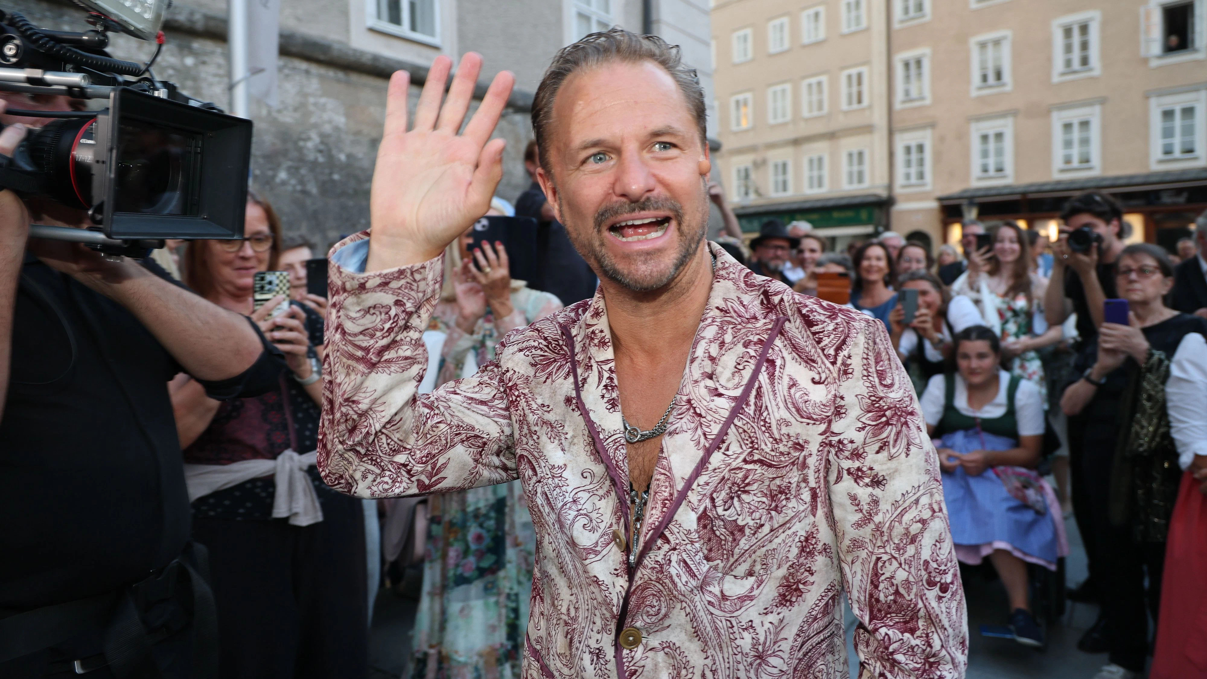 Heute.at - Philipp Hochmair begeistert bei Jedermann-Premiere