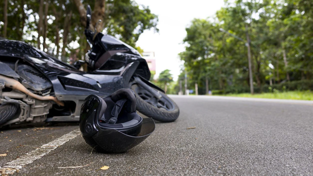 Der Biker verstarb nach dem Crash (Symbolbild).