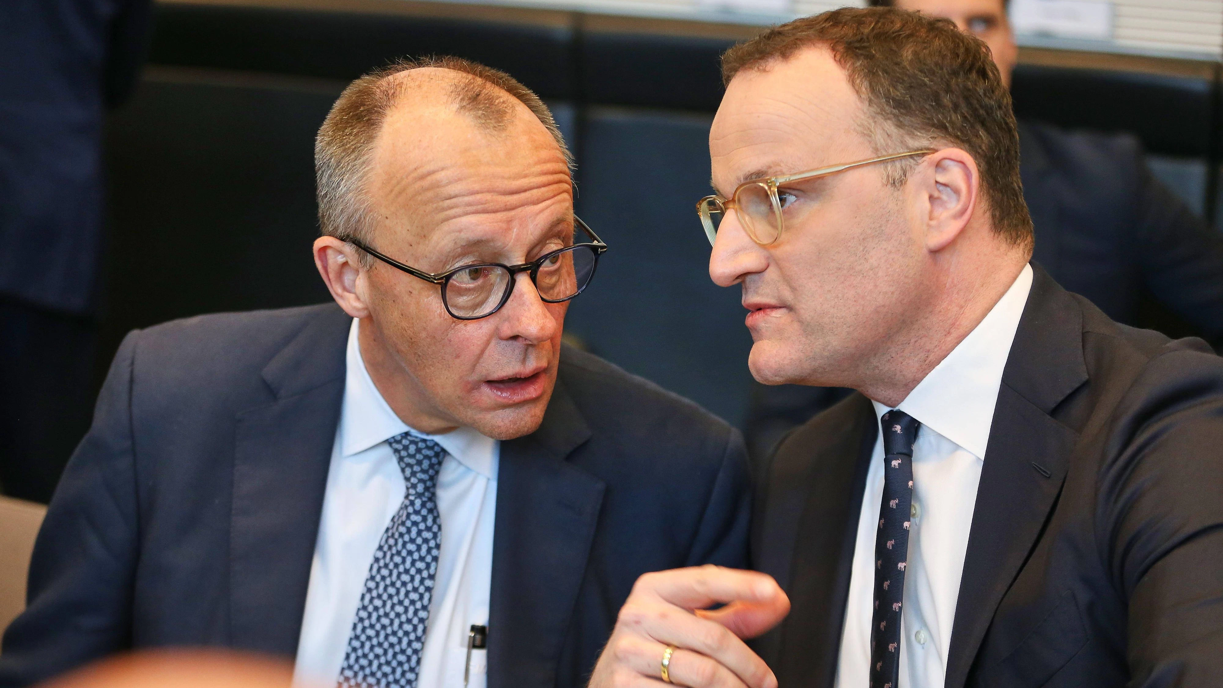 Berlin, Deutschland, 24.03.2026: Deutscher Bundestag: Unions-Fraktionssitzung: Bundeskanzler Friedrich Merz CDU und Jens Spahn *** Berlin, Germany, 24 03 2026 German Bundestag Union parliamentary group meeting Federal Chancellor Friedrich Merz CDU and Jens Spahn Copyright: xdtsxNachrichtenagenturx dts_113147
