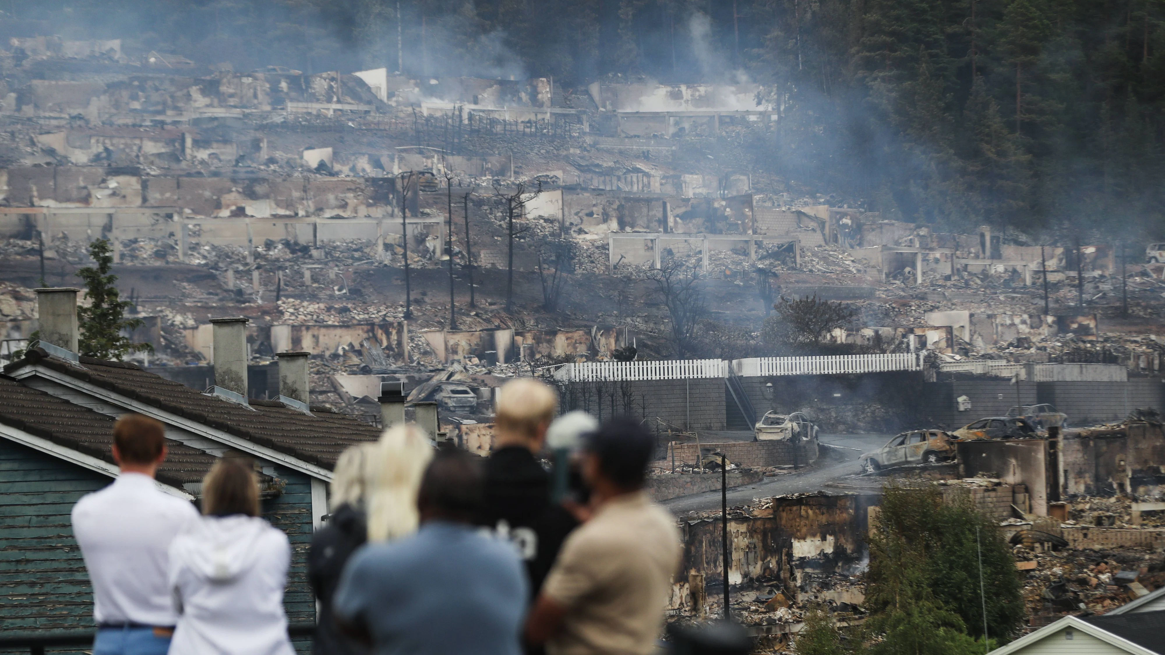 Heute.at - Feuer-Inferno zerstört über 100 Wohnhäuser in Norwegen