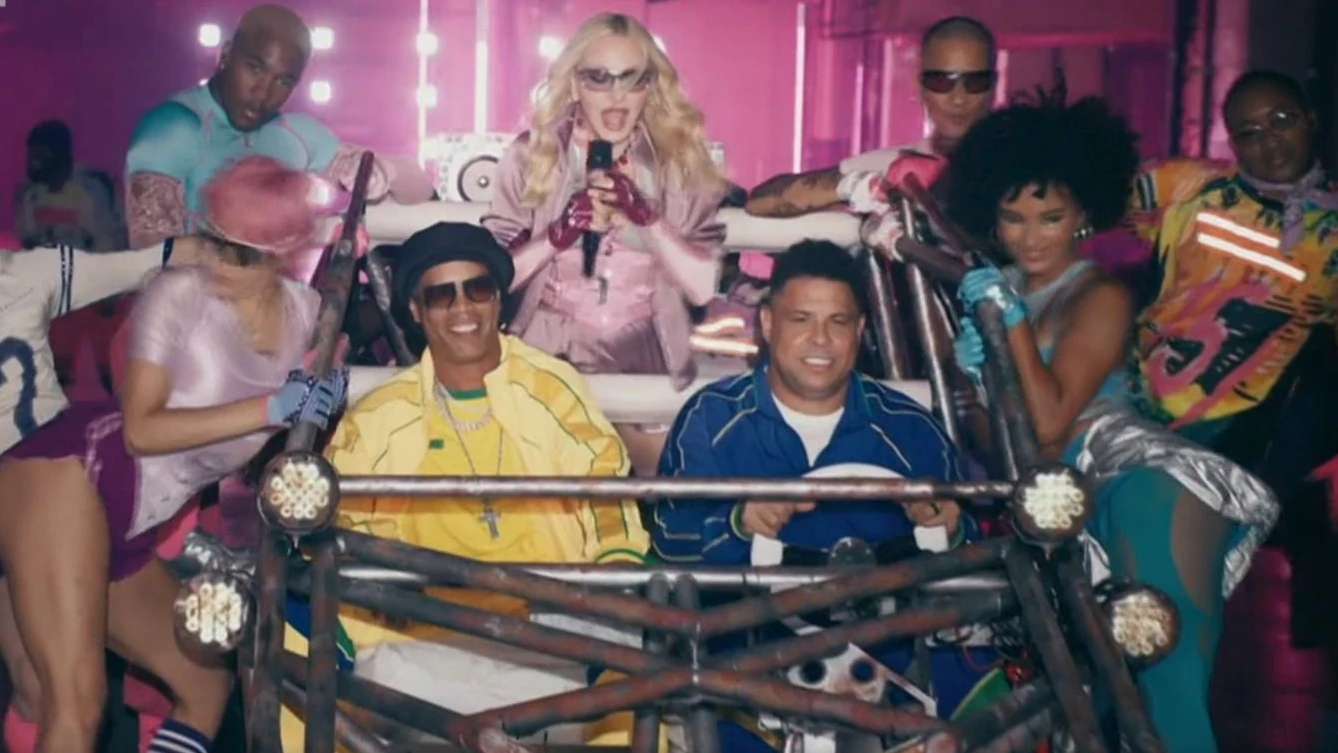 Ronaldo und Ronaldinho unterstützten Madonna. 