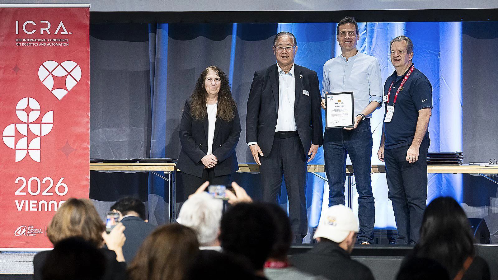 IEARA Award 2026: Schweizer Verity AG wird für Entwicklung und Markteinführung von intelligentem Lagerverwaltungssystem mit Flugrobotern ausgezeichnet.