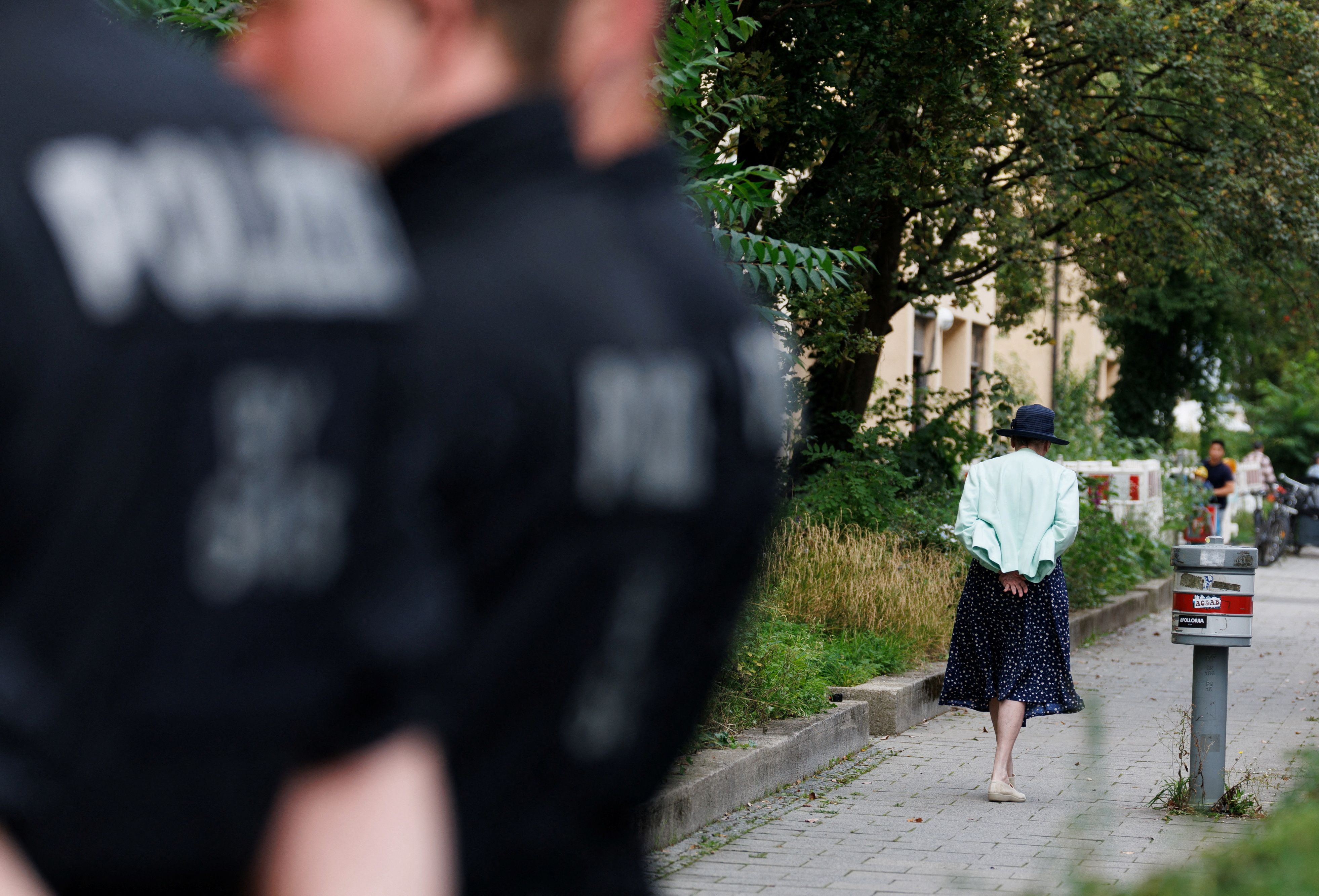 Heute.at - Messerangriff auf Dorffest: 8 Verletzte, Täter flüchtig