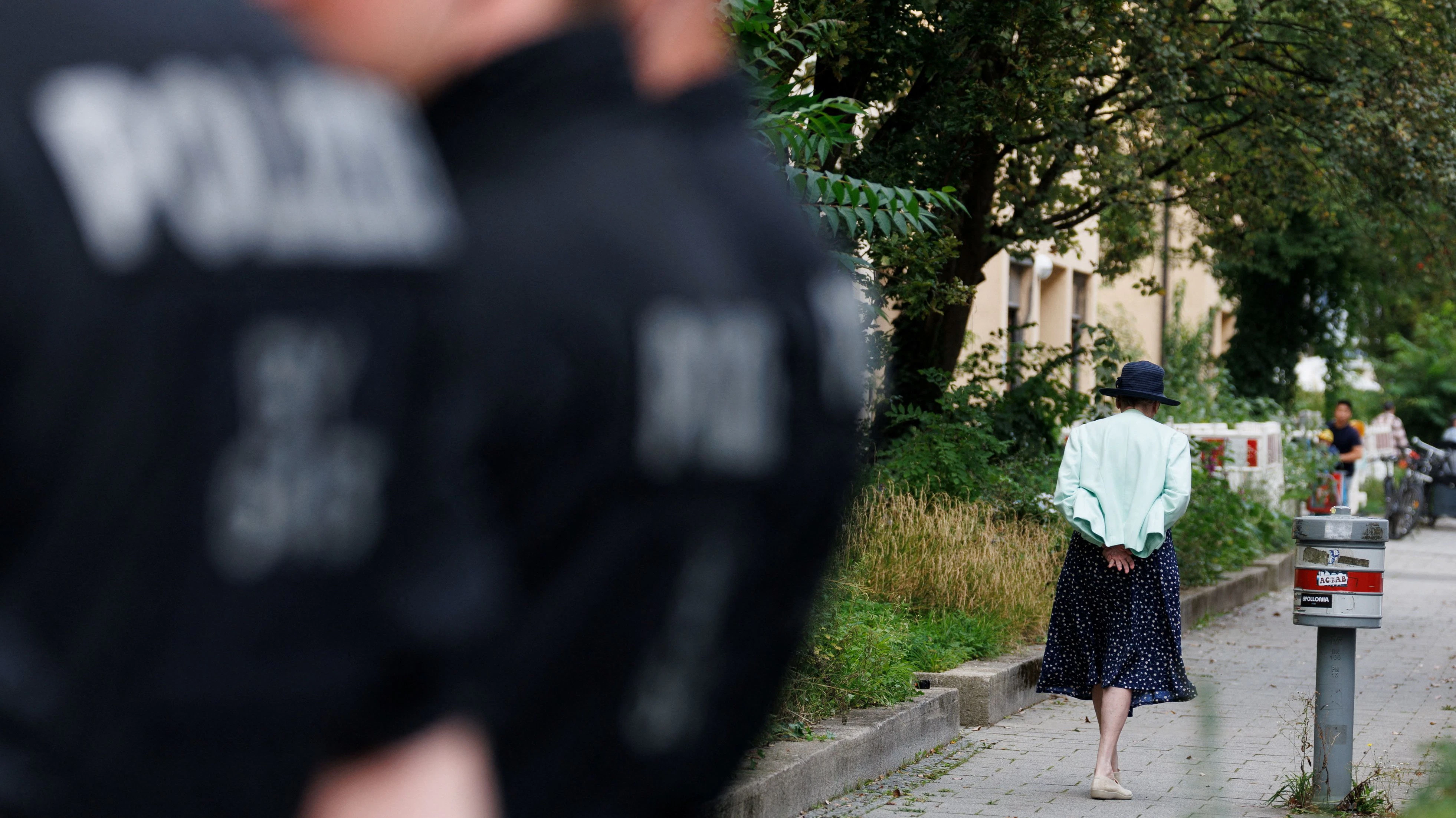 Großeinsatz bei einem Dorffest in Bayern nach einer Messerattacke.
