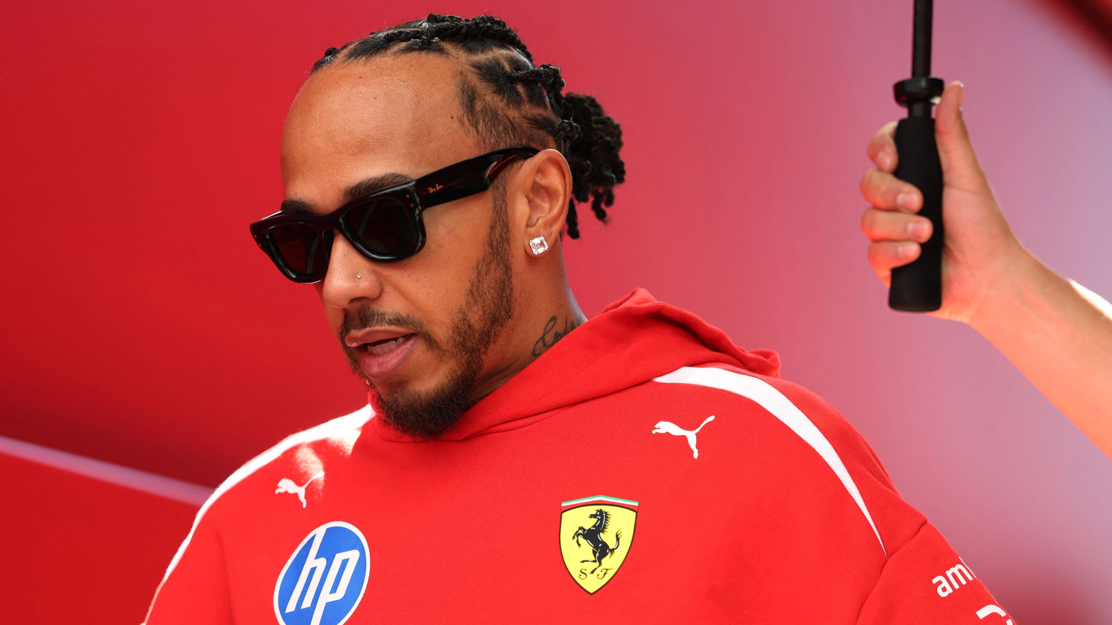 Heute.at - Hamilton fährt Mechaniker an - Ferrari gibt Update