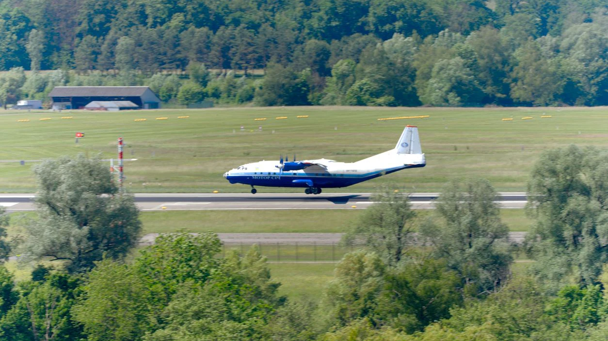 Heute.at - Laser-Attacke auf Flugzeug – Polizei sucht Täter