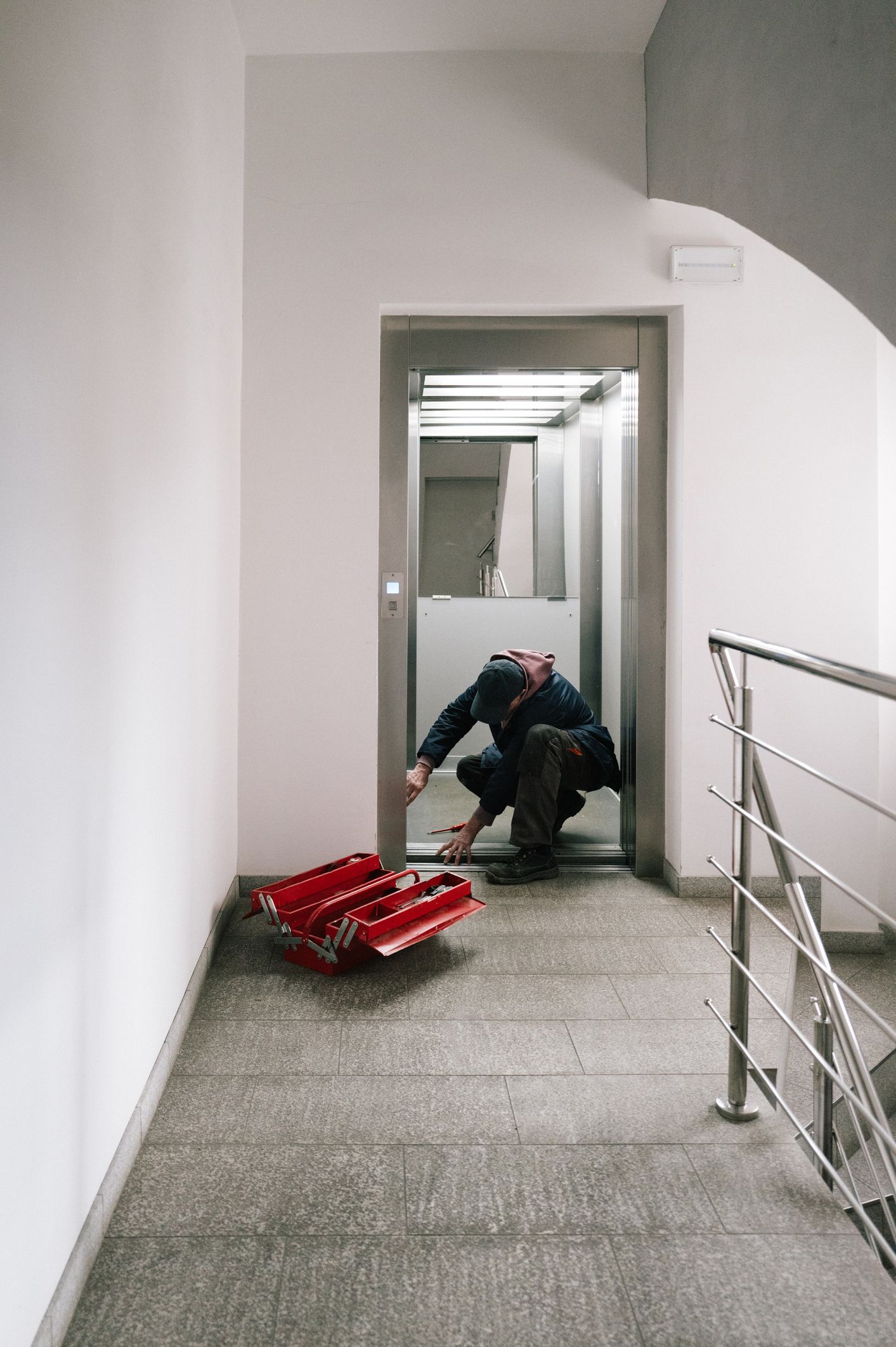 Vom Wohnhaus bis zur großen Anlage: Das Gehalt von Hausmeistern hängt von Erfahrung, Region und Arbeitgeber ab.