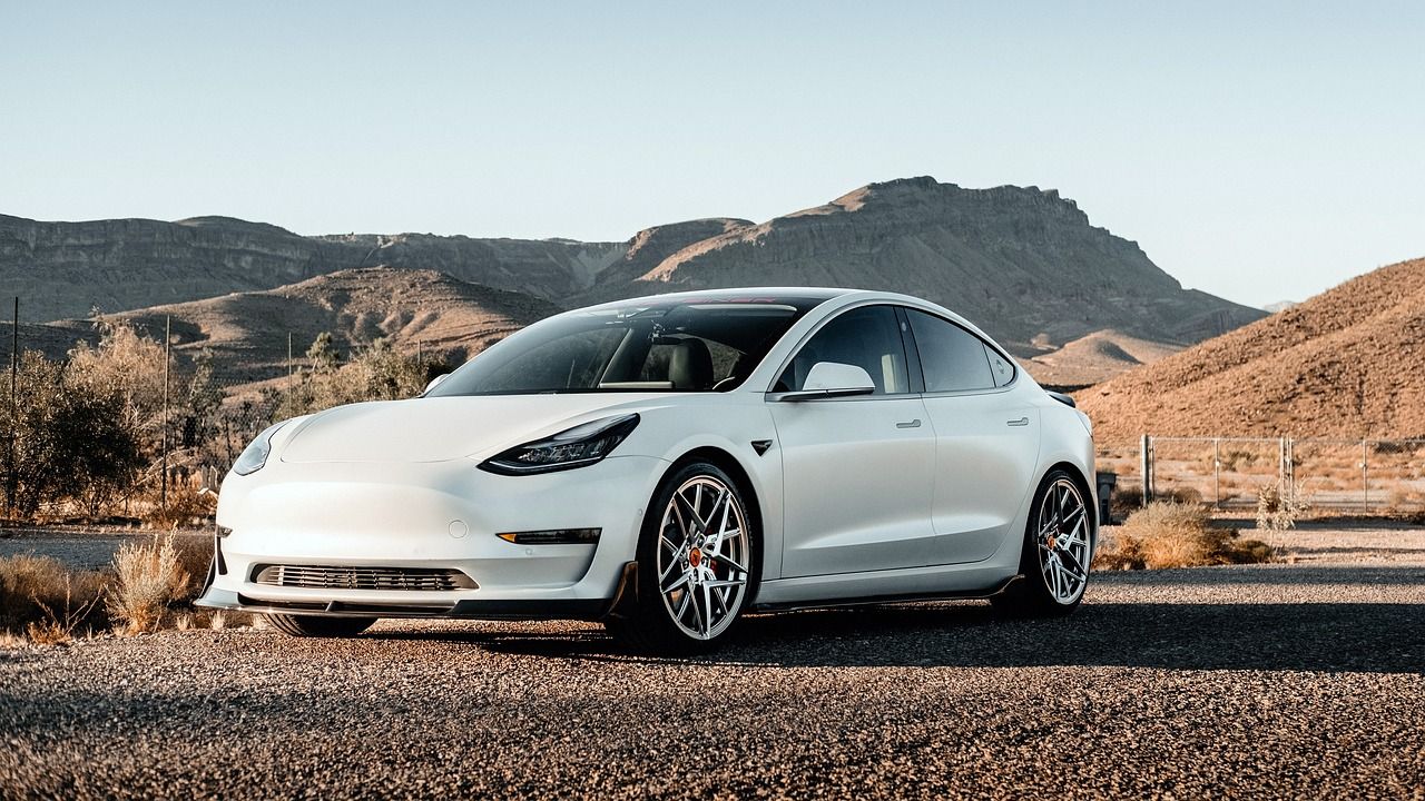 Tesla auf der Straße