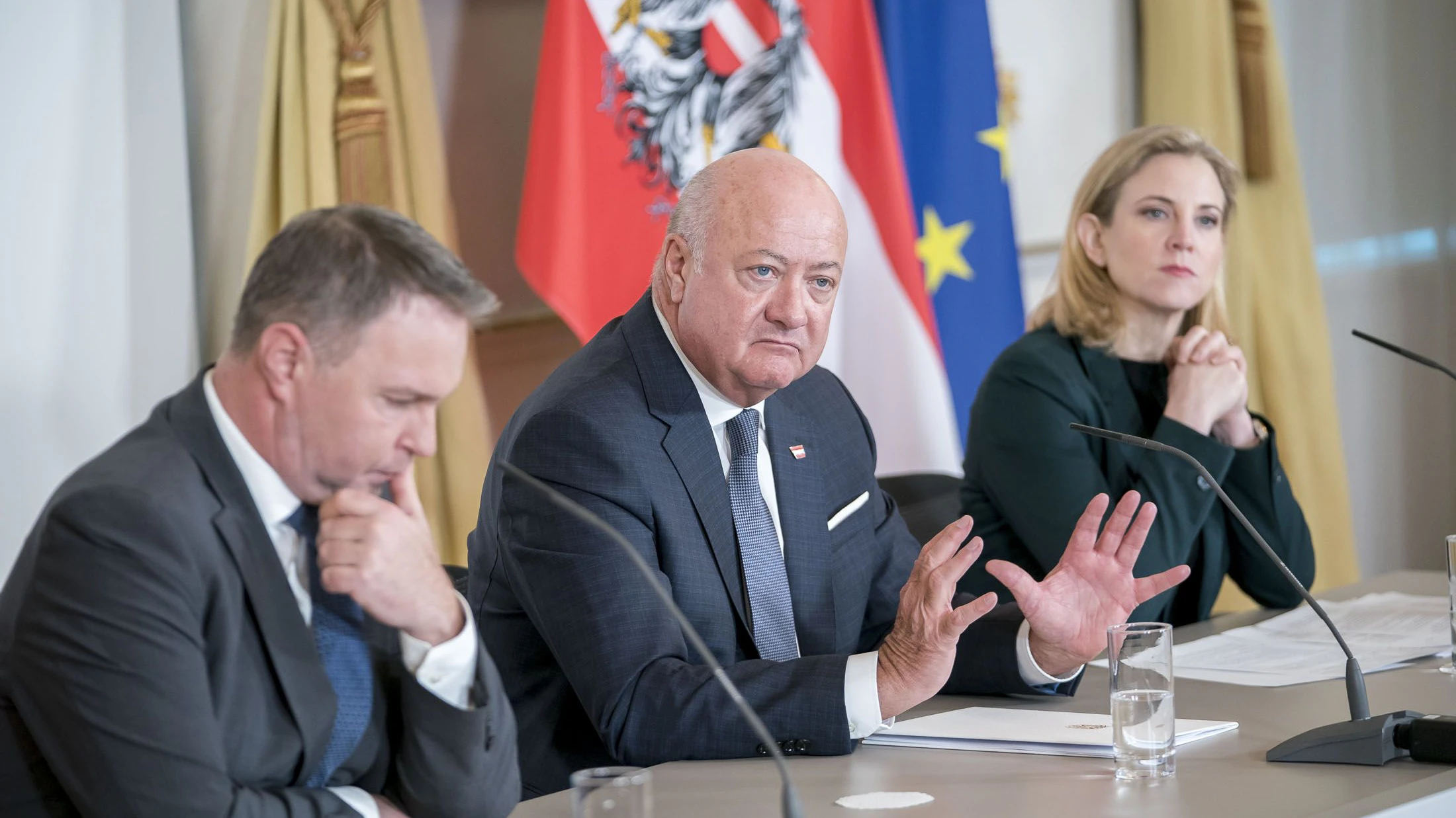 Die Regierung ist in Umfragen brustschwach.