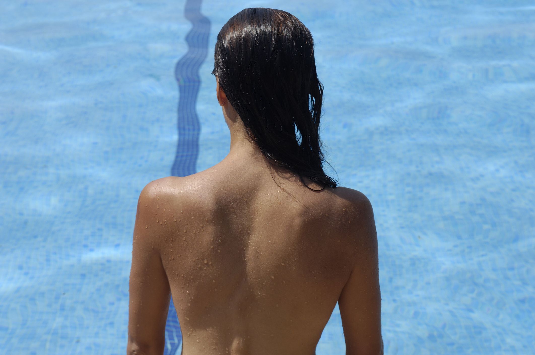 Wer möchte, kann im Wiener Freibad das Oberteil weglassen.