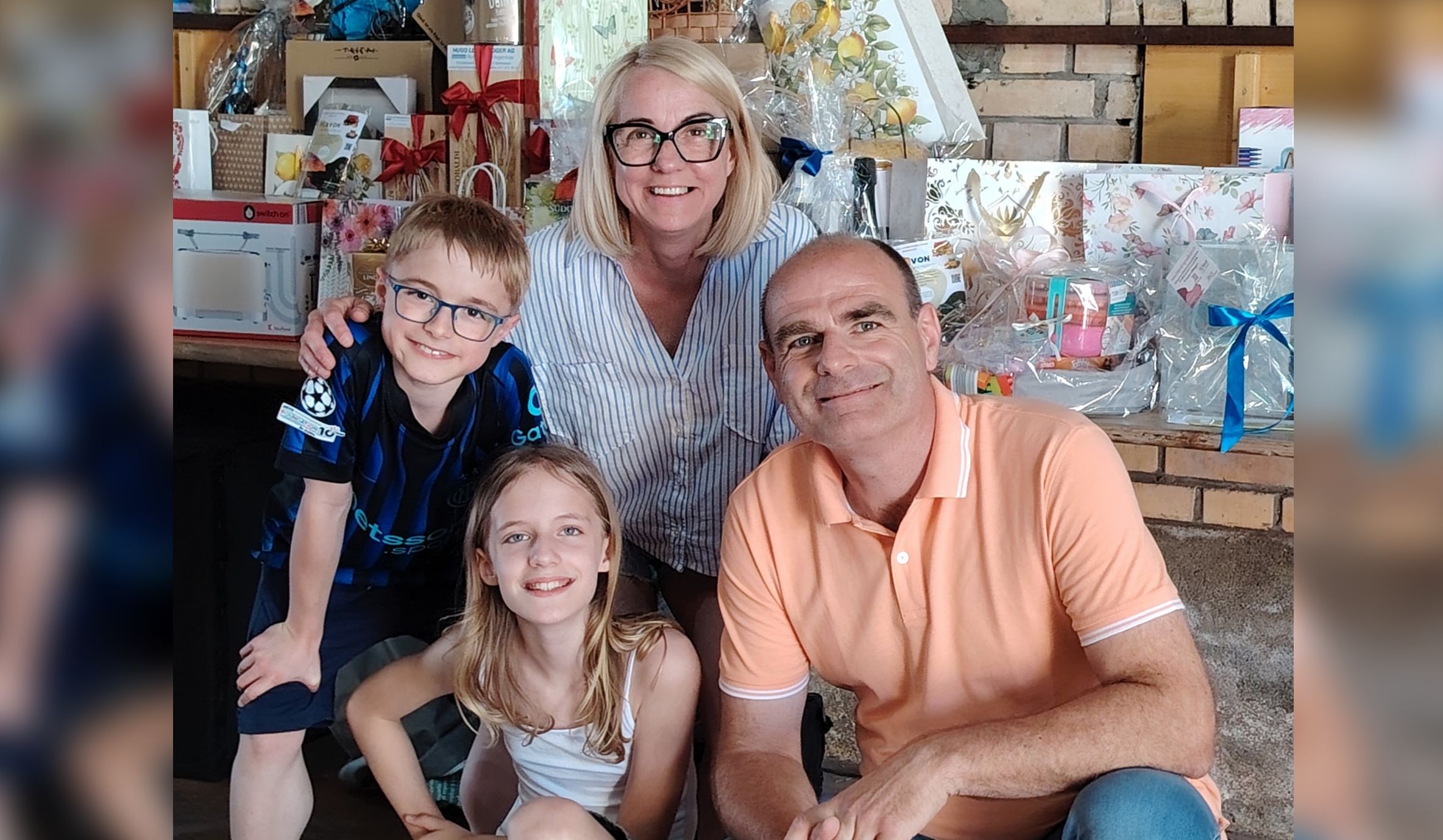 Bruno mit seinen Eltern und Zwillingsschwerster Lili