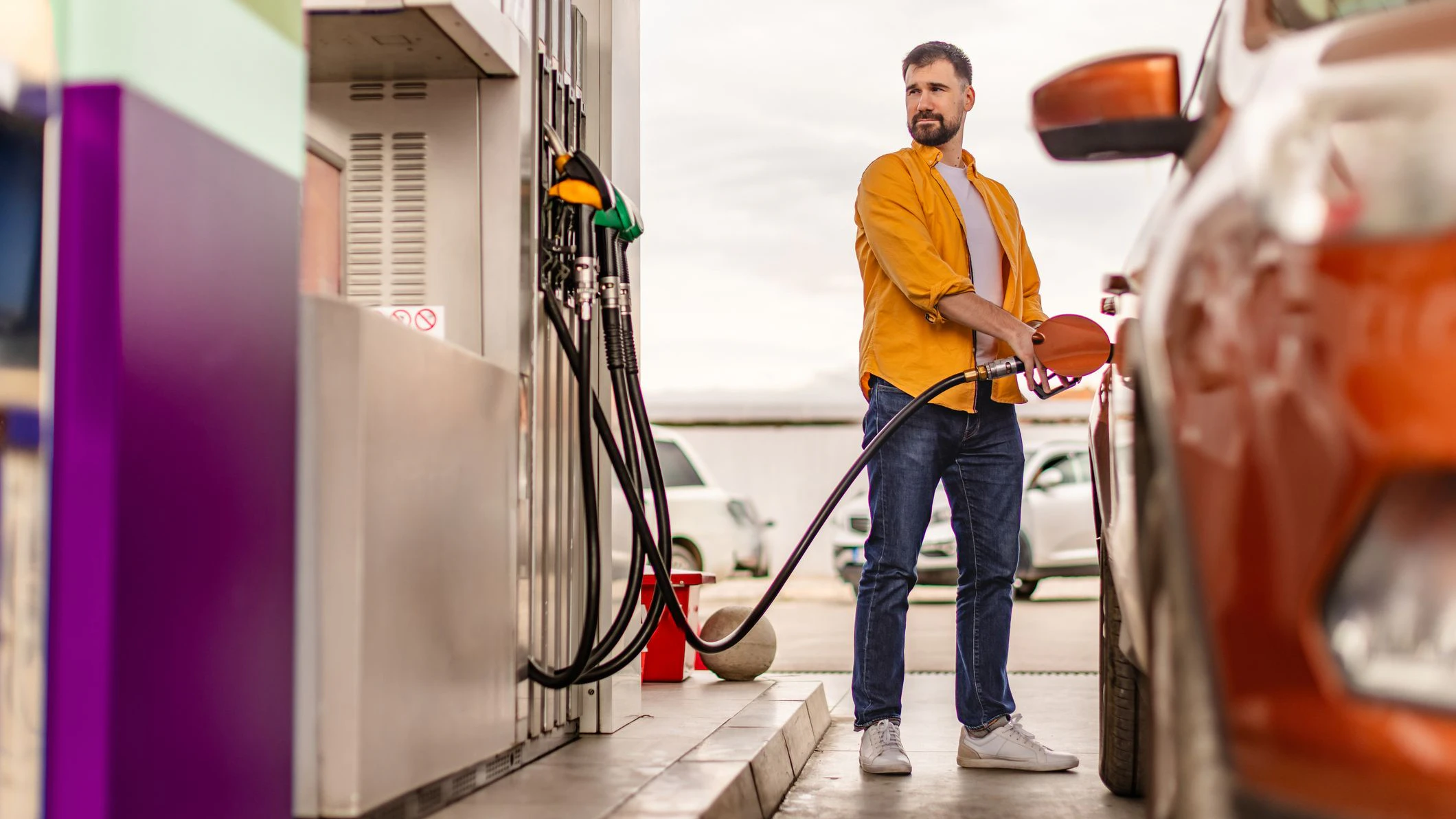 Heute.at - Tank-Hammer! Iran-Krise treibt Sprit Richtung 2 Euro
