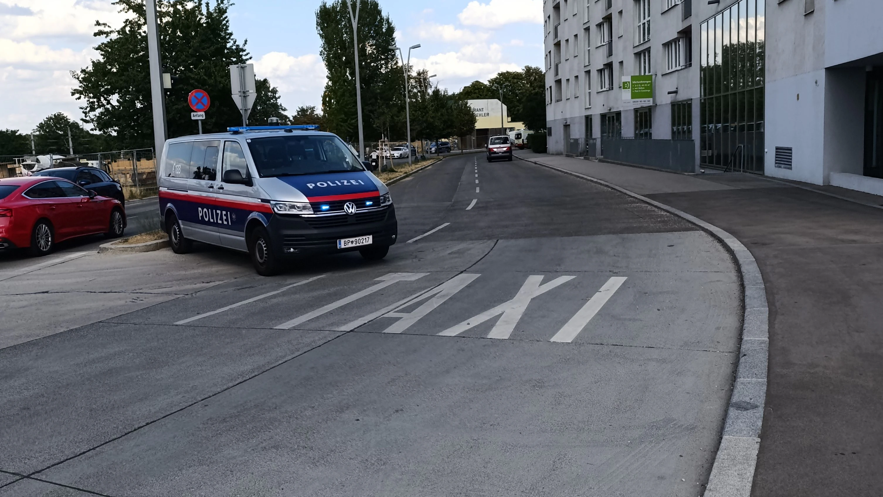 Schwerer Unfall in Wien: Polizei nimmt Lenker fest.