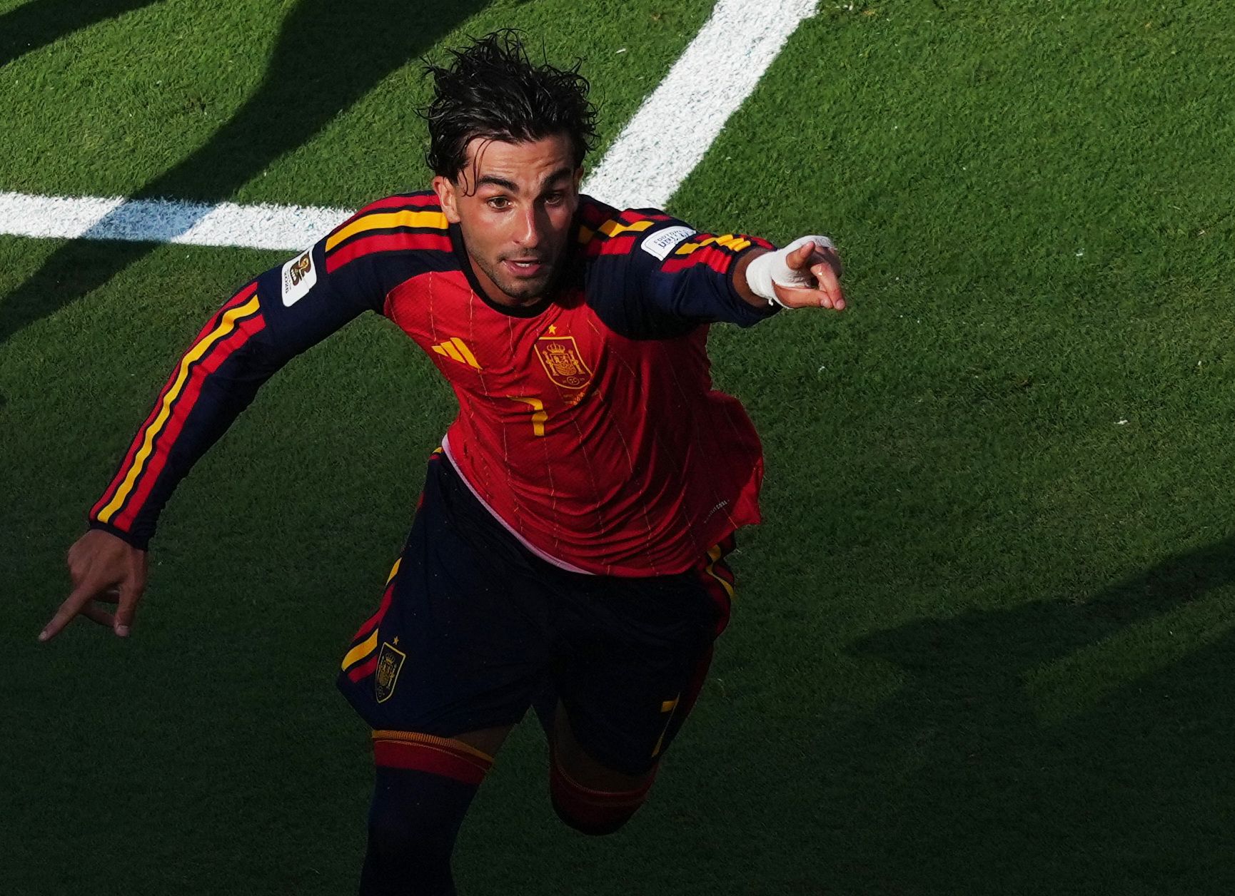 Ferran Torres fliegen die Fanherzen zu.