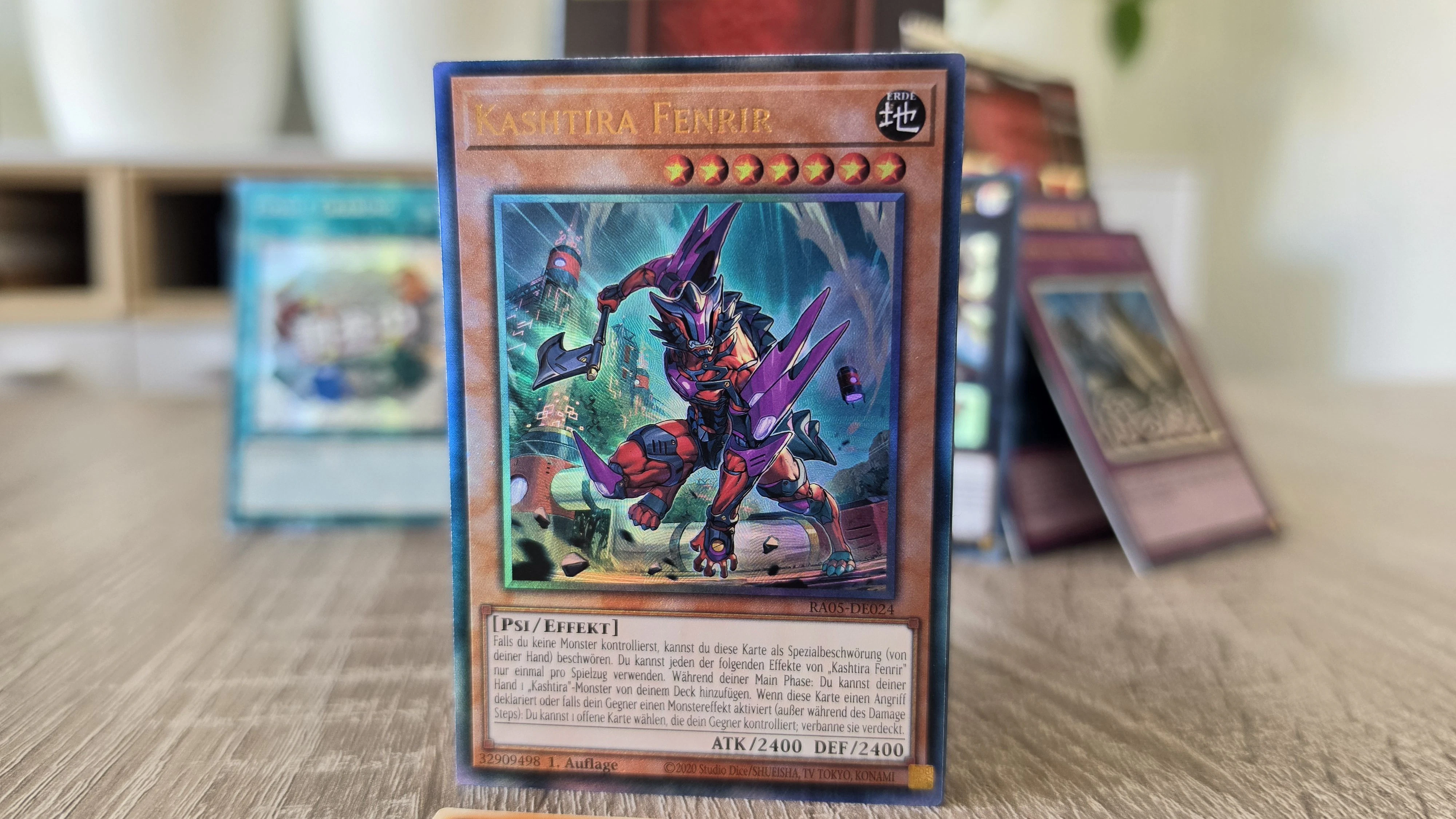 Einerseits bieten die Sammlung starke Karten für Spieler-Decks, andererseits bekommt man Karten, die besondere Designs zeigen.