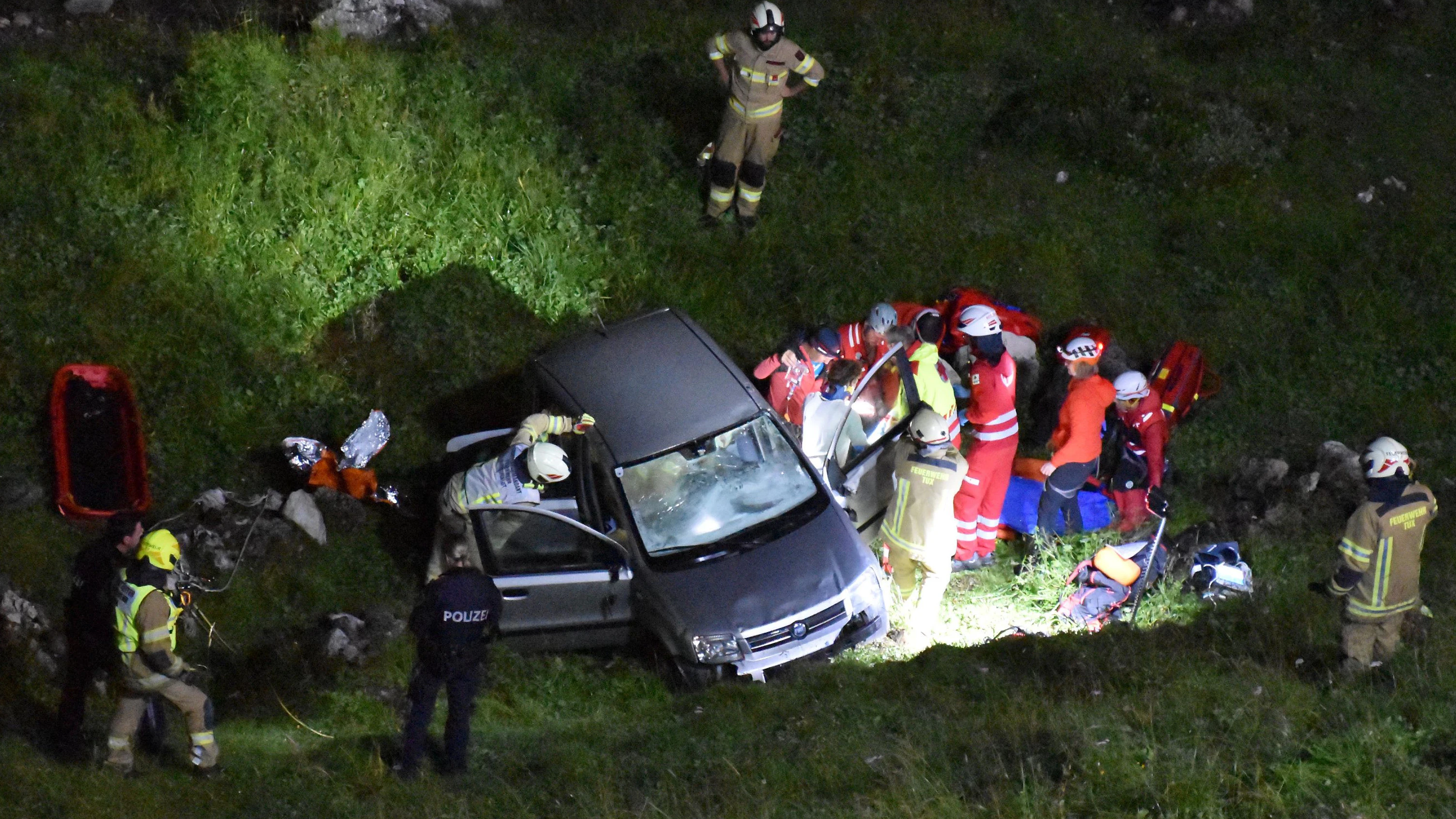 Heute.at - Autofahrer stürzt 150 Meter ab – nur Zufall rettet ihn