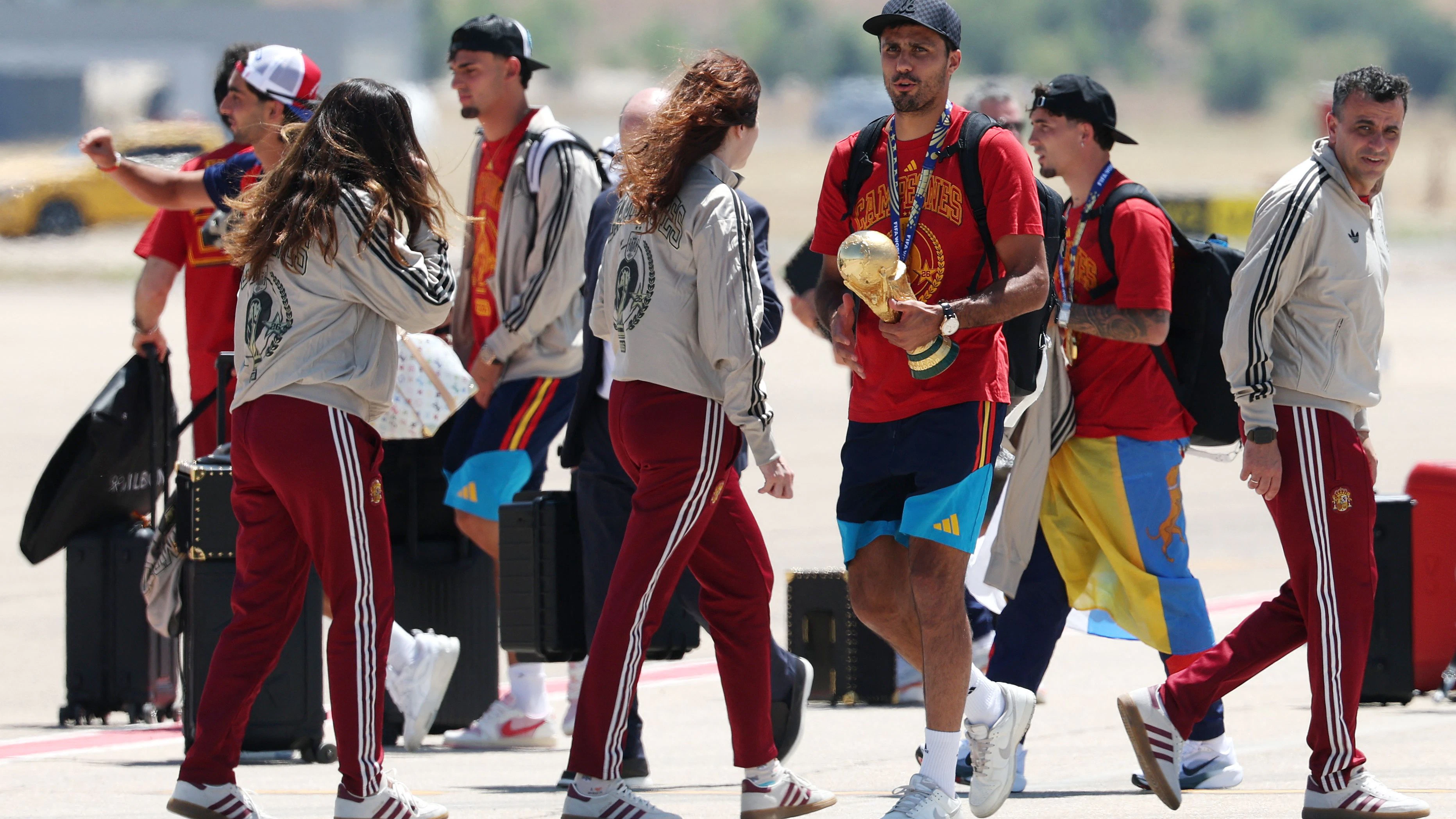 Heute.at - Spanien landet verspätet und startet den Party-Marathon