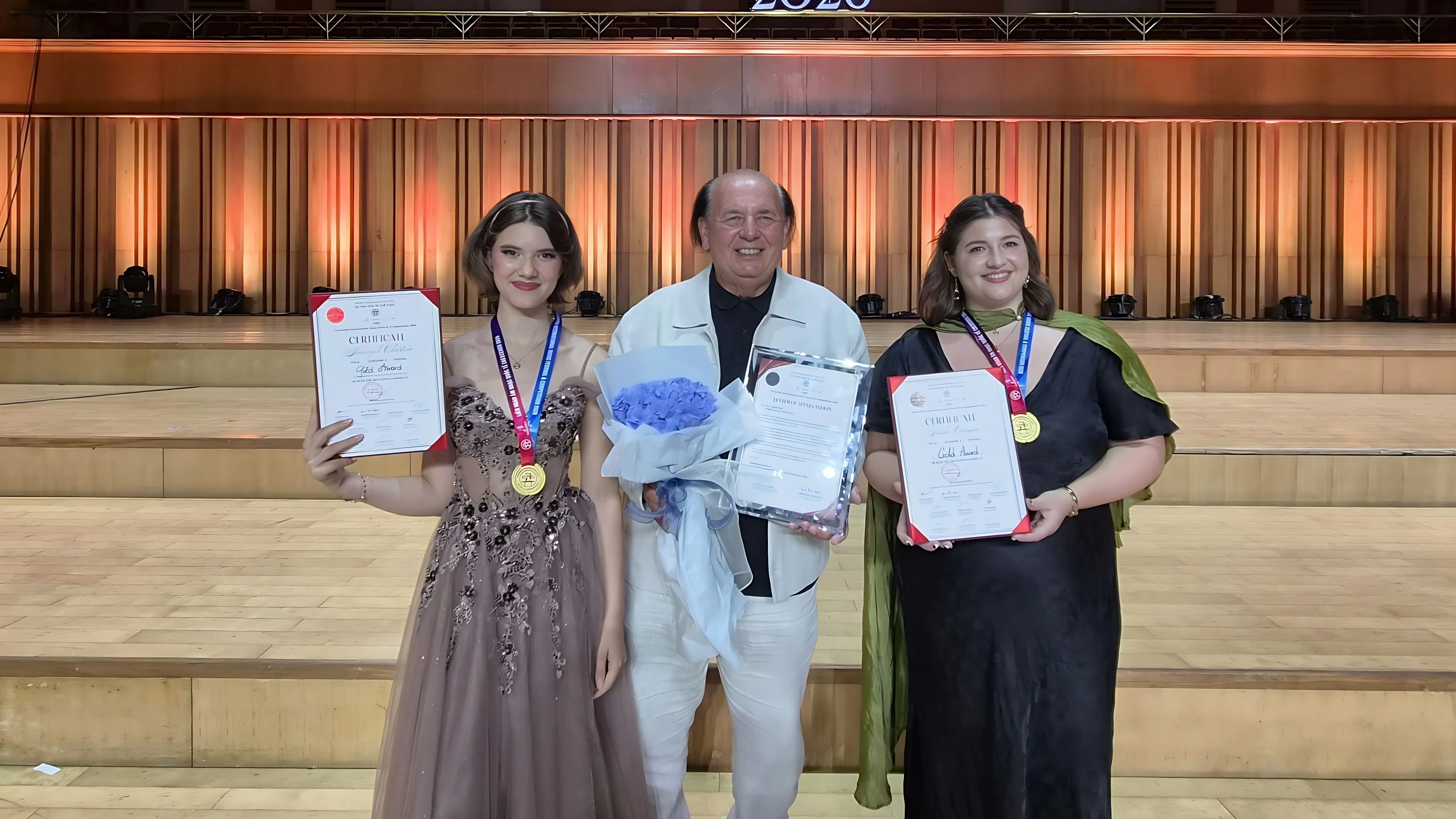 Heute.at - 16-Jährige aus Linz gewinnt mit ESC-Hit in Asien Gold