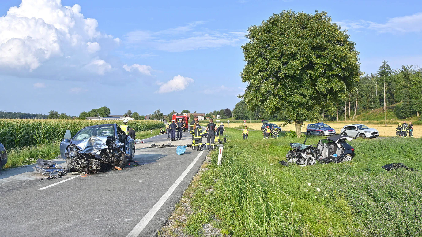 Bei dem tragischen Unfall auf der B148 in Weng kamen zwei Menschen ums Leben.