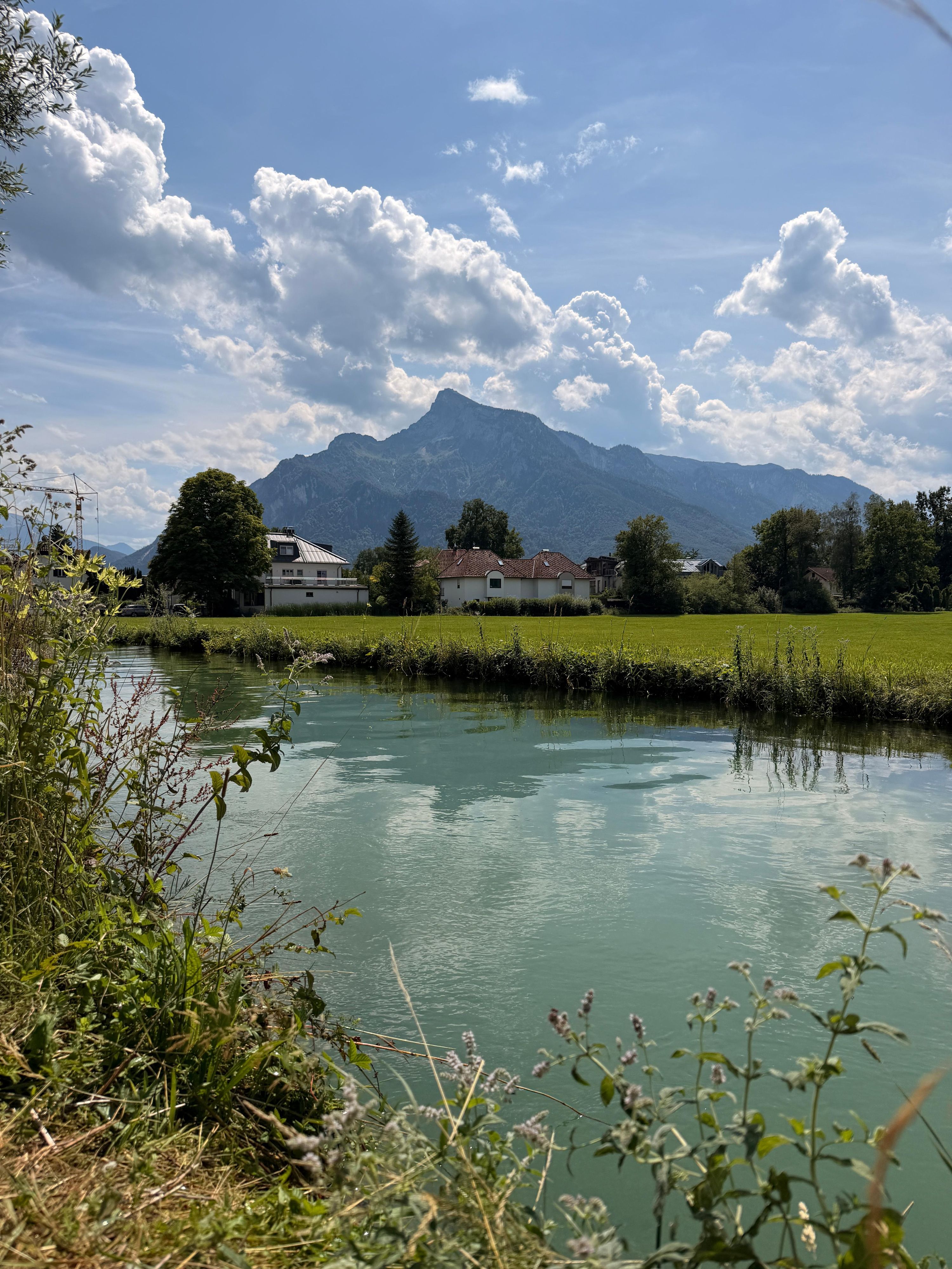 Für viele Stadtsalzburger ist der Almkanal im Sommer Anlaufstelle Nummer 1 zum Abkühlen. 