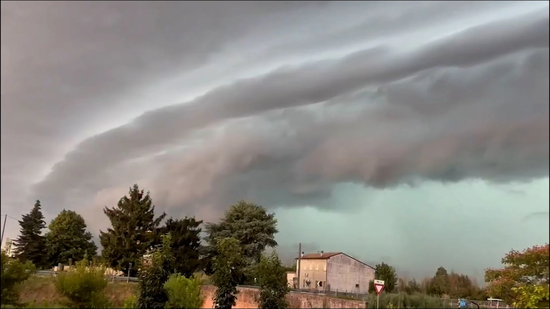 Superzellen-Unwetter zogen am 20. Juli 2026 eine Schneise der Verwüstung durch Norditaliens beliebte Urlaubsregionen. 