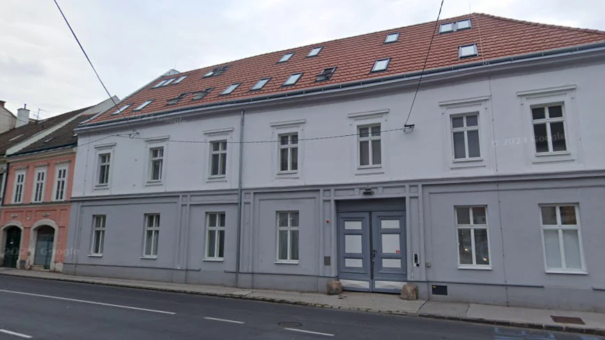 Die Schuldnerin ist Eigentümerin der Liegenschaft Ungargasse 9, 2700 Wiener Neustadt.