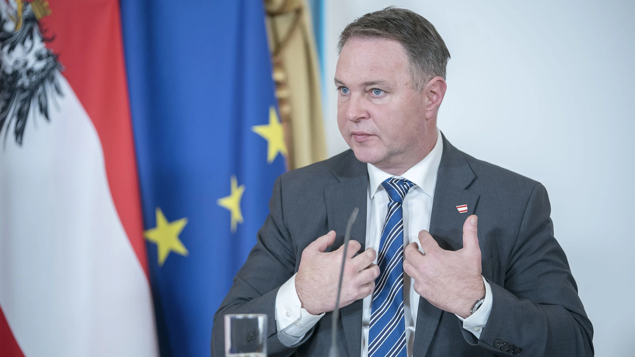Heute.at - Reise-Kaiser Babler wegen 50.000 Euro unter Druck