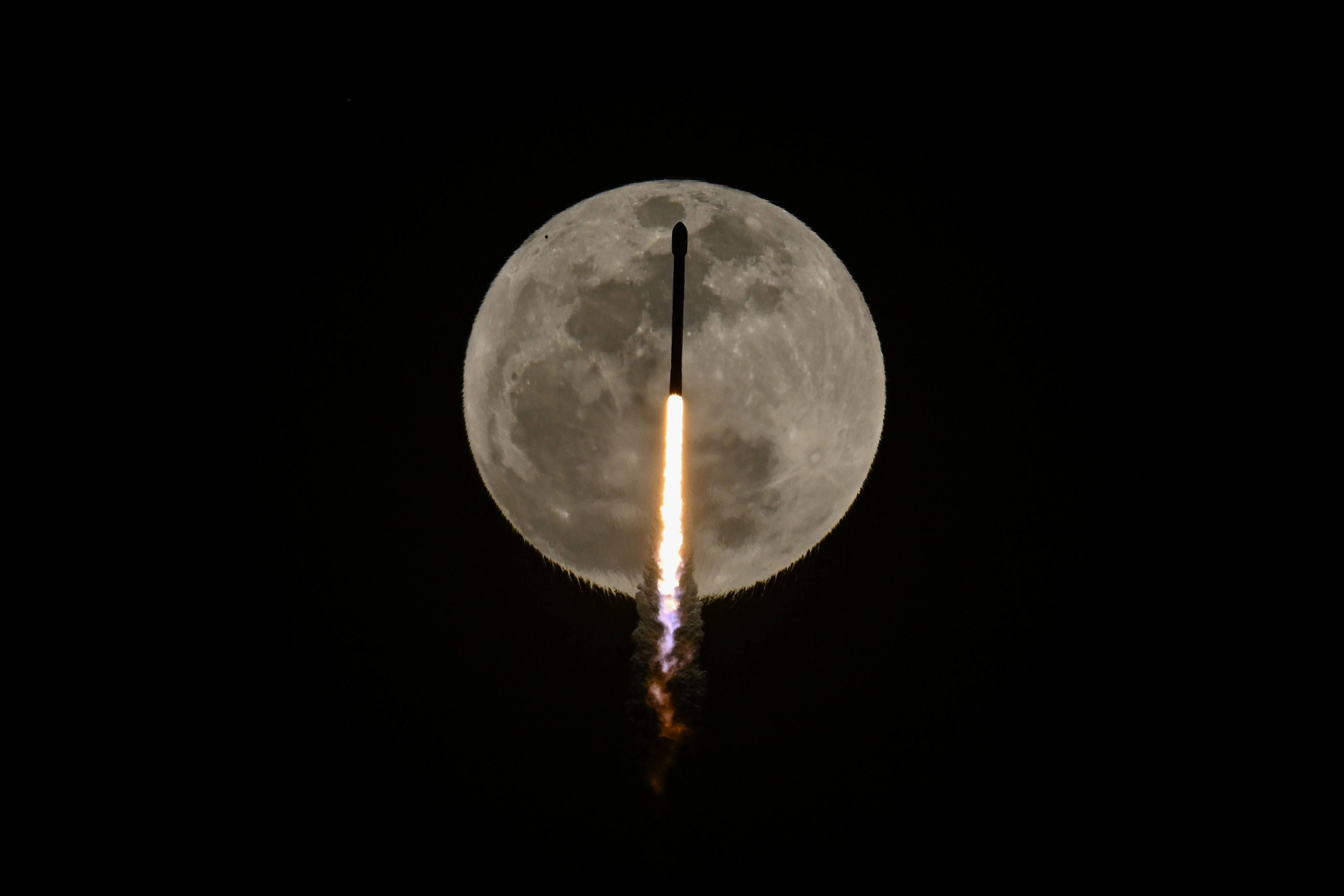 Heute.at - Tonnenschwere SpaceX-Rakete schlägt auf dem Mond ein