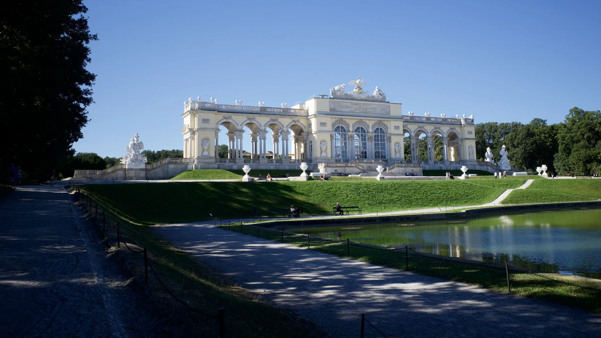 Heute.at - Drama in Schönbrunn! Toter bei Wiener Gloriette