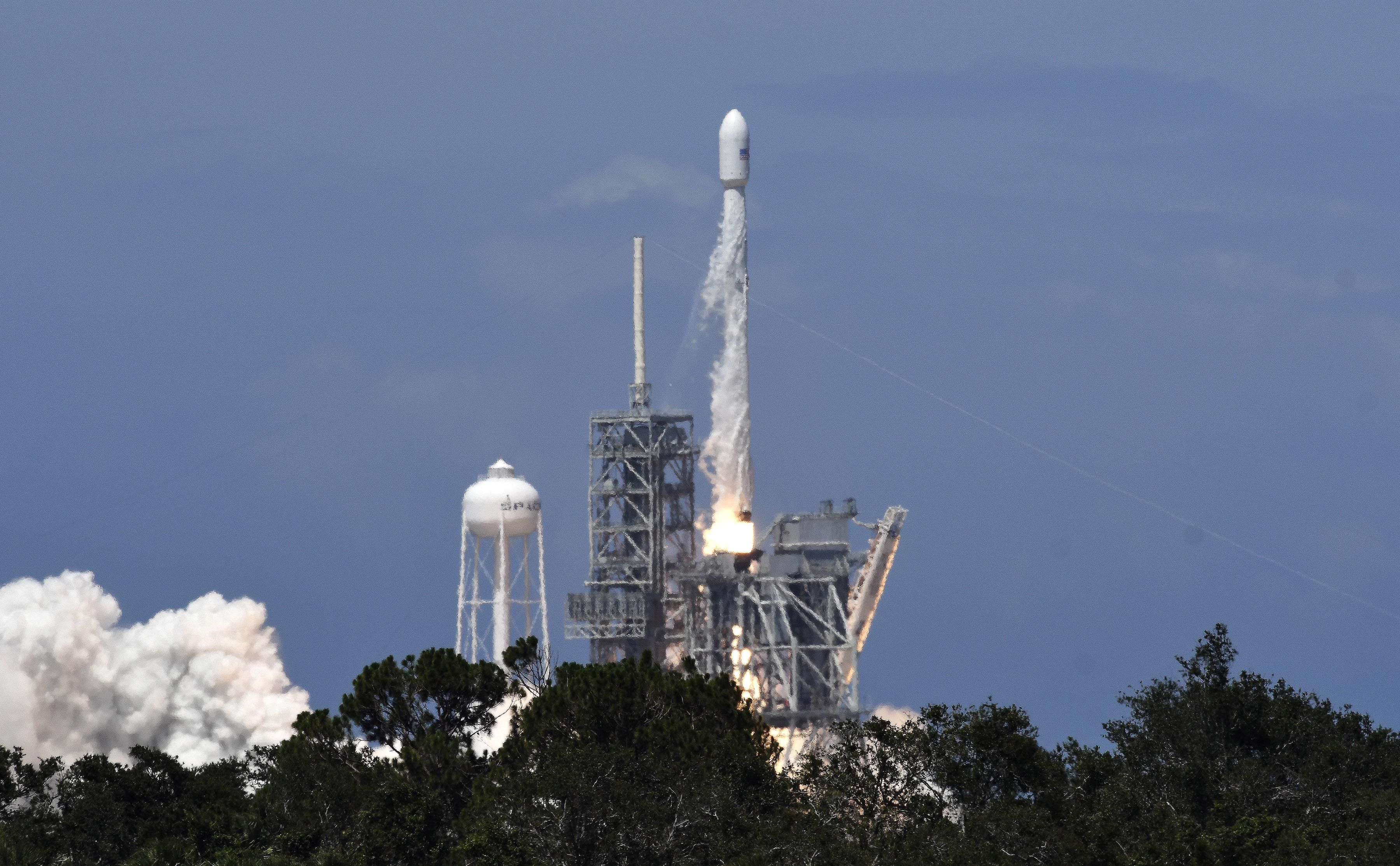 Heute.at - SpaceX-Raketenteil droht auf Mond zu krachen