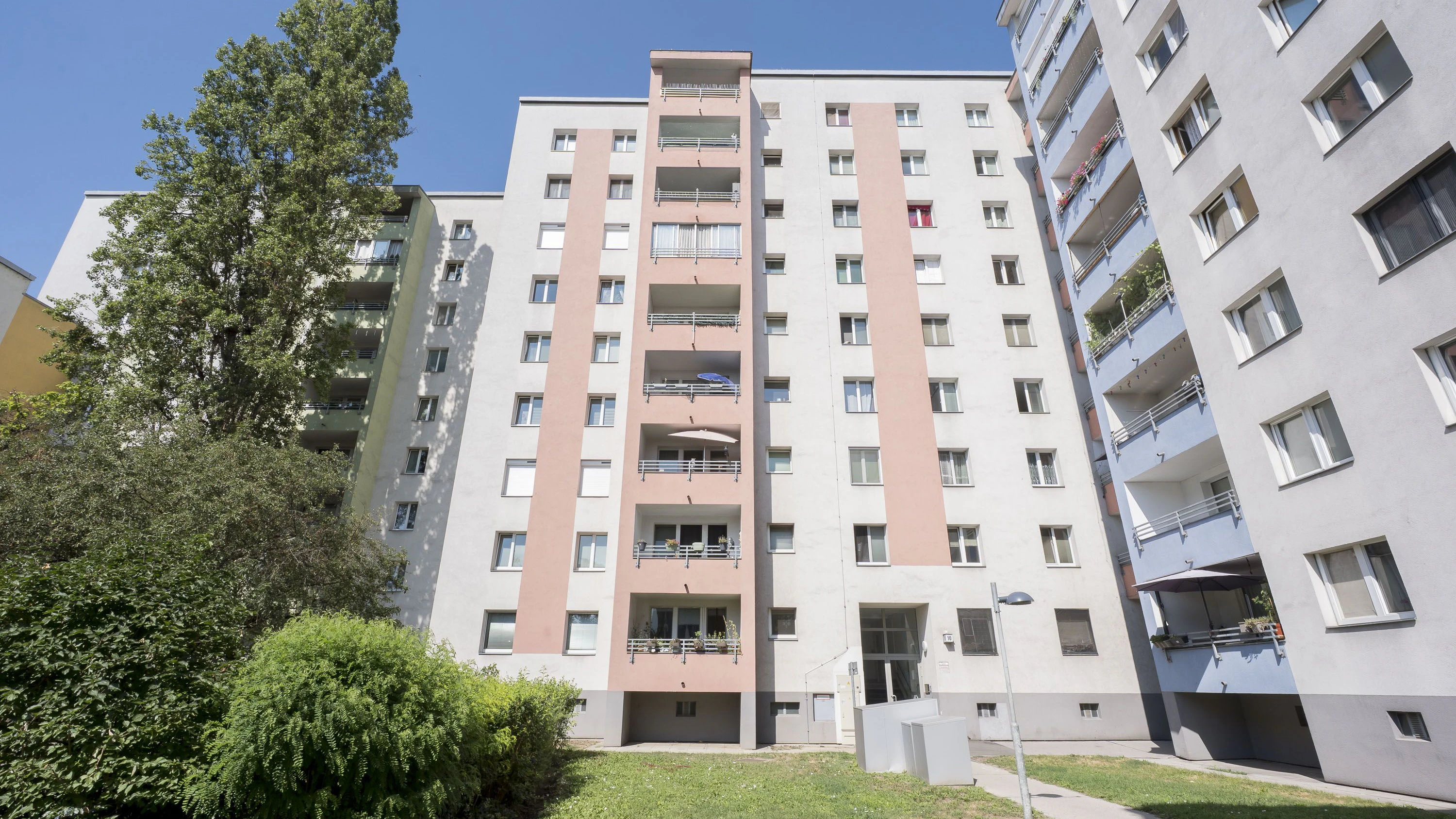 Der Gemeindebau am Muhrhoferweg hat insgesamt acht Stockwerke.