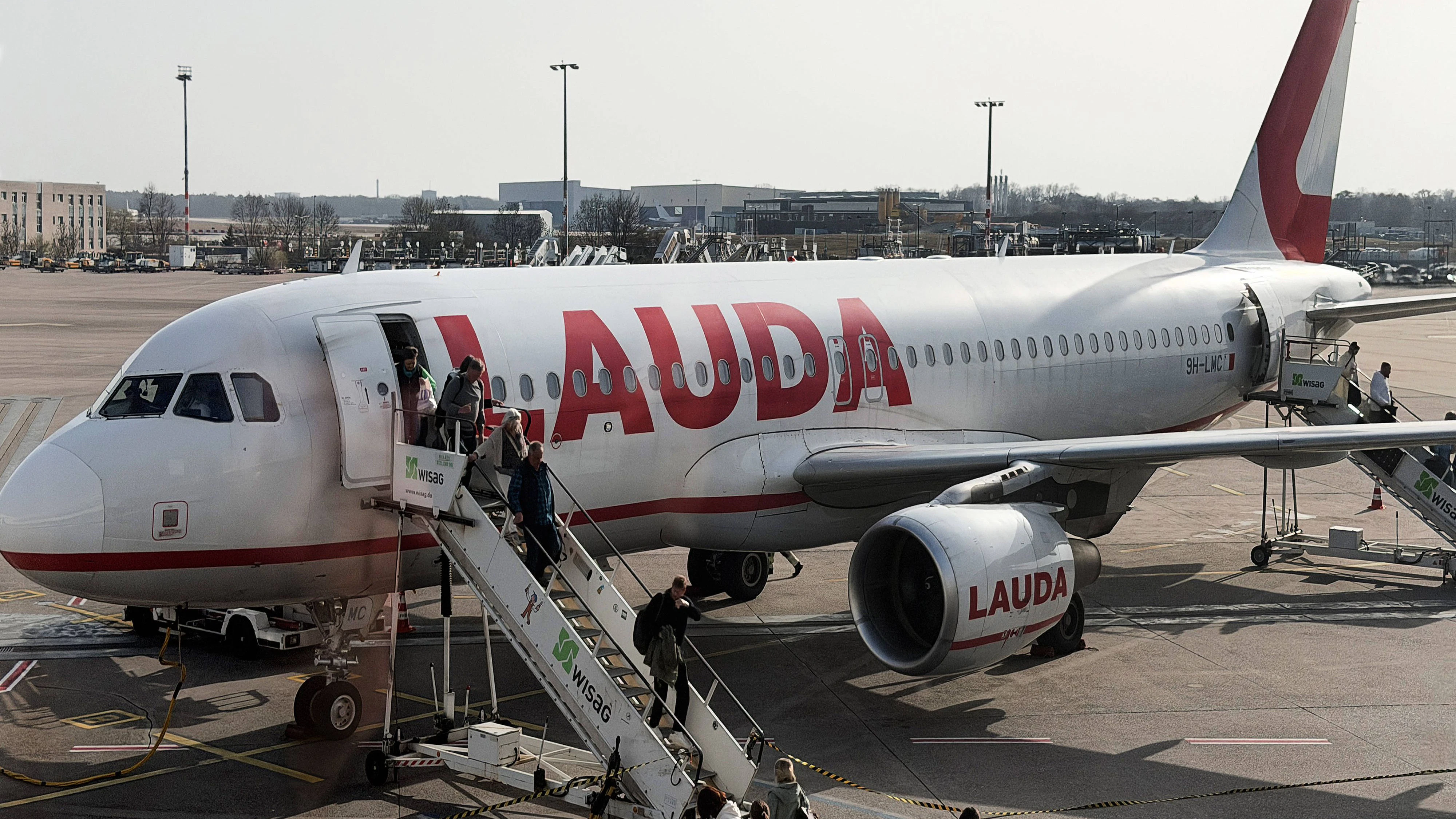 Heute.at - Mann stirbt in Lauda-Flieger, Maschine hebt trotzdem ab