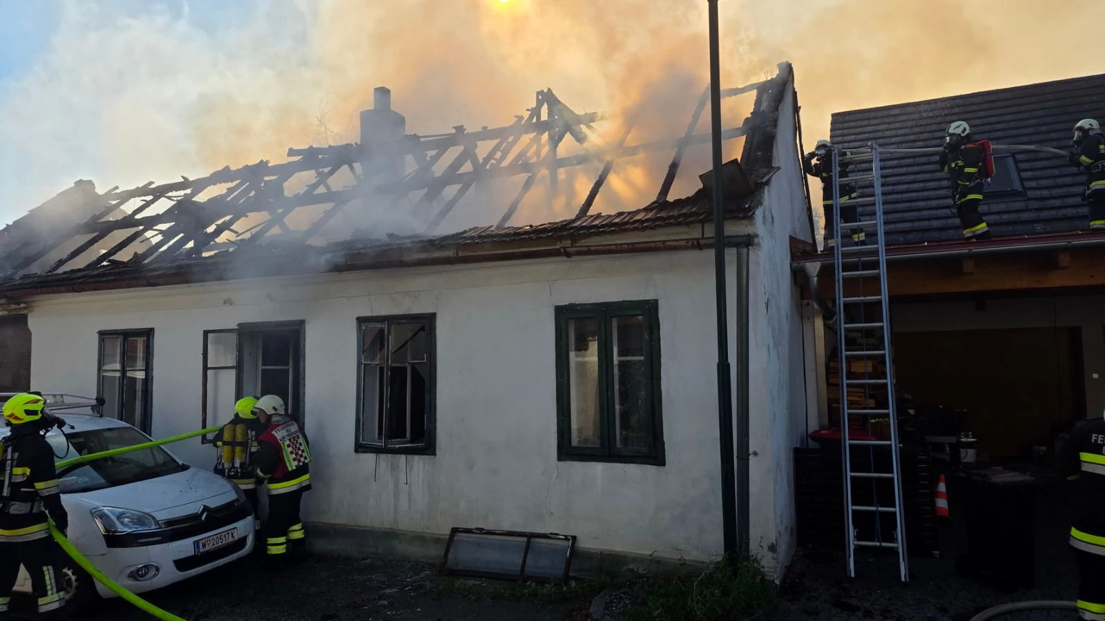 Heute.at - Tragödie in NÖ! Mann (48) stirbt bei Wohnhausbrand