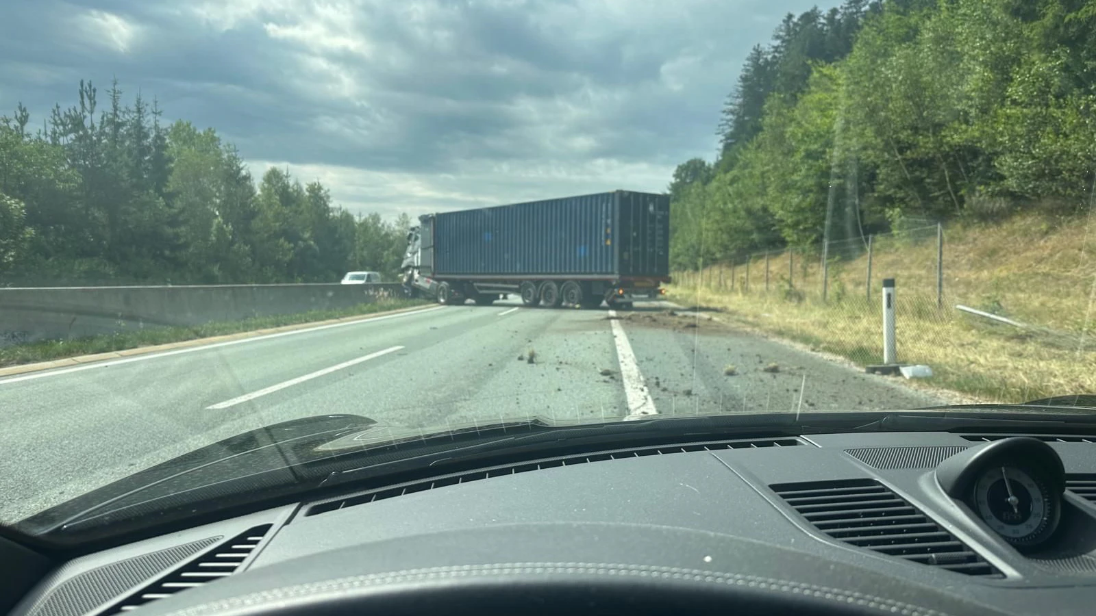 Nichts geht mehr! Autobahn nach Lkw-Unfall gesperrt