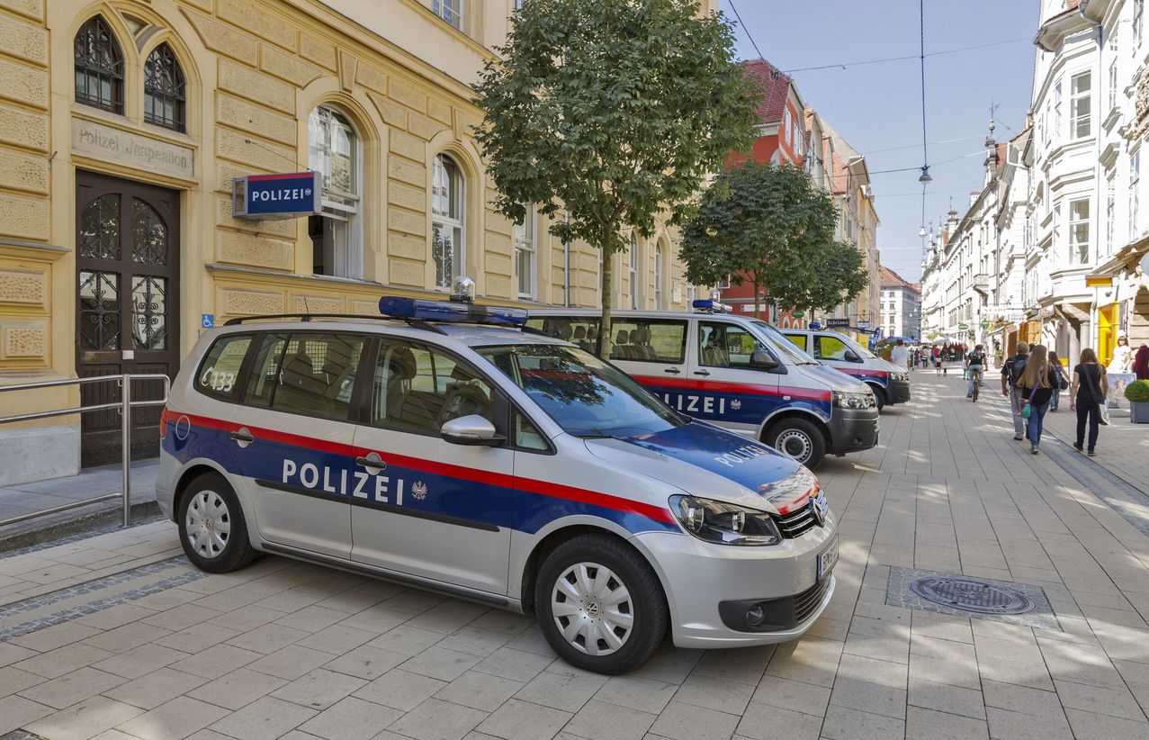 Die Grazer Polizei bittet nun die Bevölkerung um sachdienliche Hinweise zu einem Raubdelikt in Puntigam. 