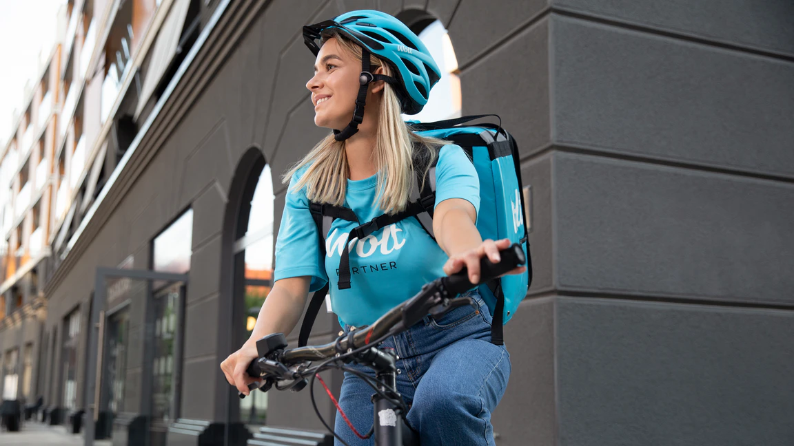 Neue Regeln bei Wolt: Das Unternehmen passt die Entgelte an und führt zusätzliche Funktionen für Kurierpartner in der App ein.