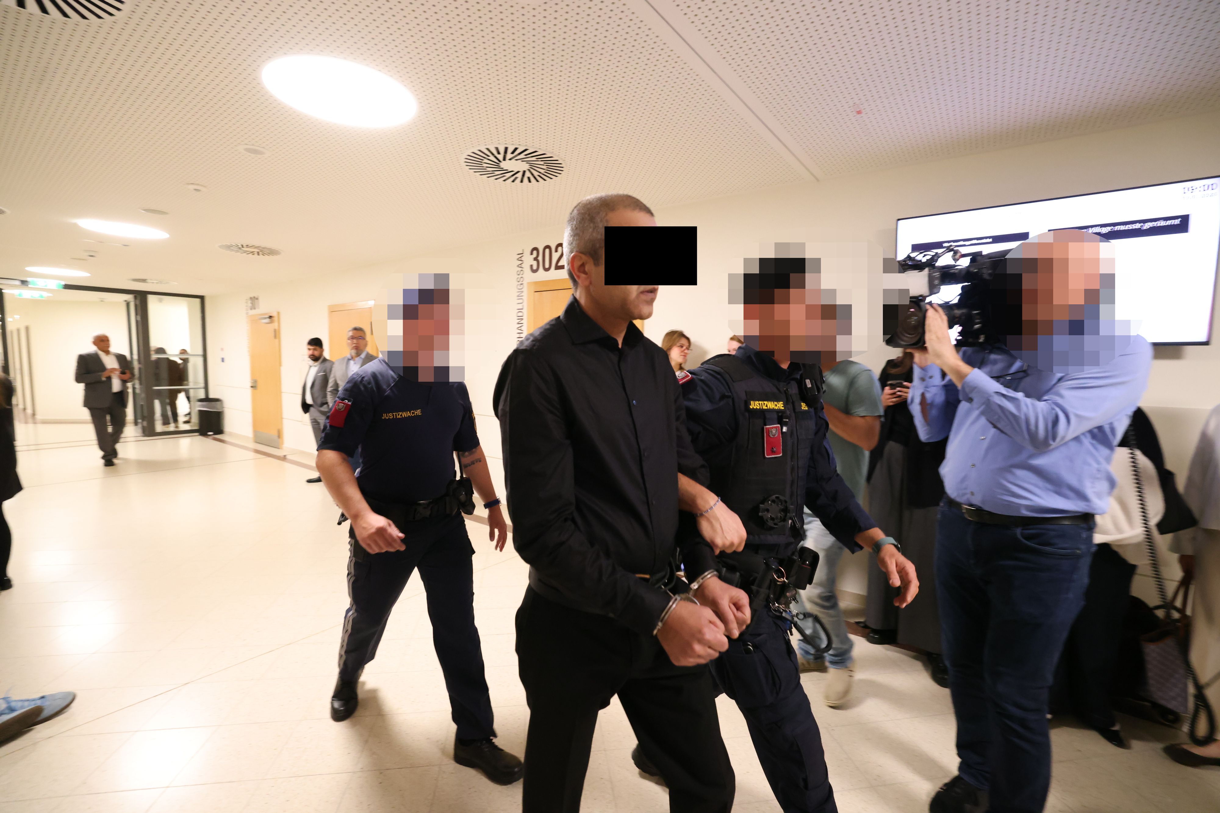 Der Afghane bei seinem Morversuchs-Prozess am Wiener Landl