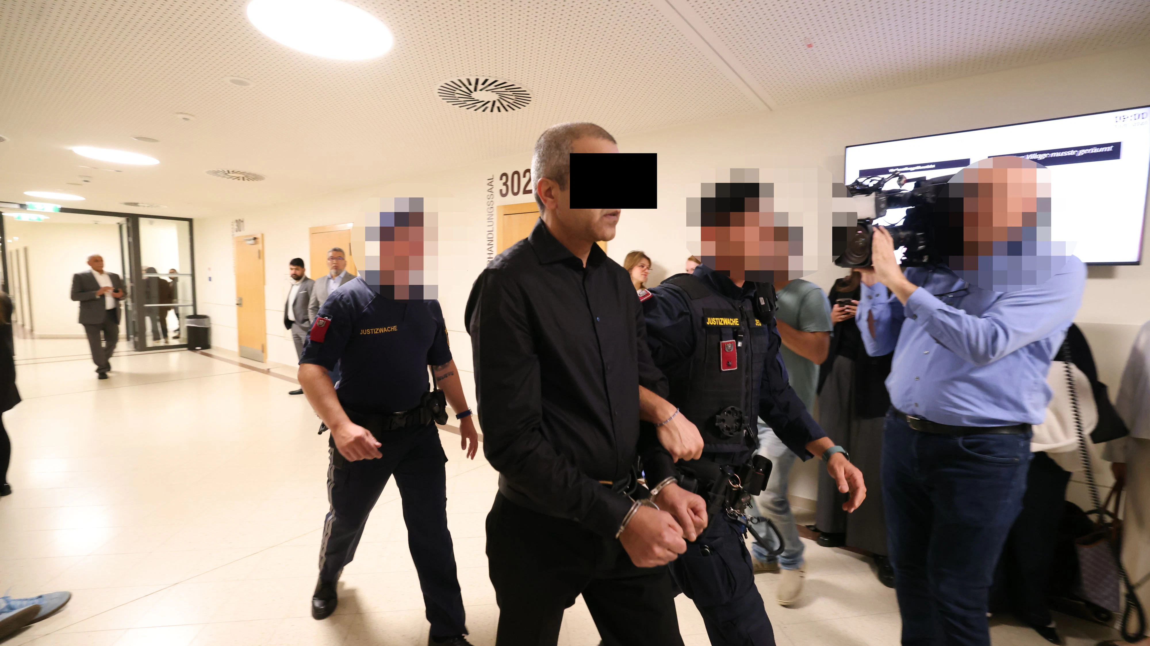 Der Afghane bei seinem Morversuchs-Prozess am Wiener Landl